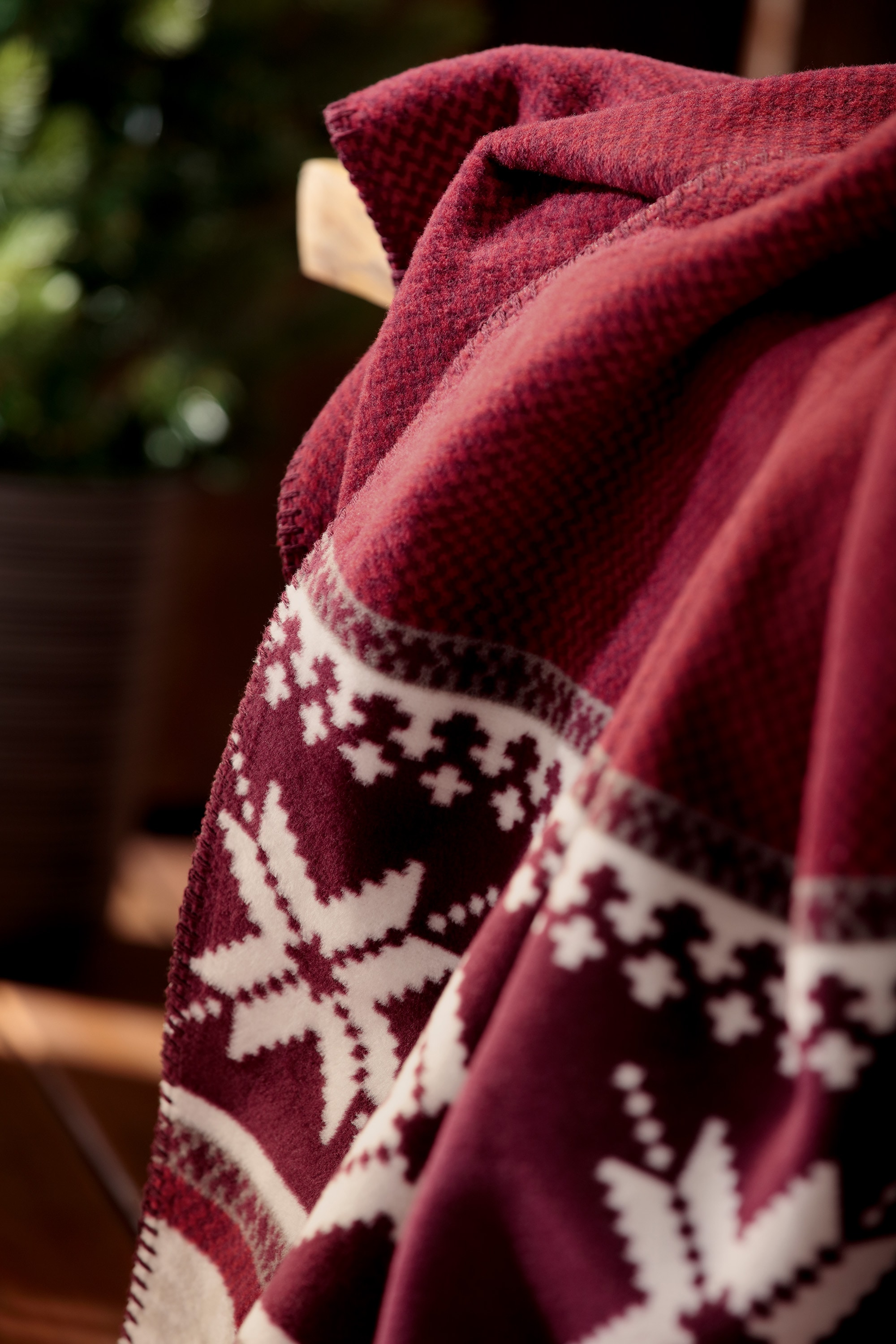 Biederlack Wohndecke »Nordic Knit« Stimmungsvolle Bordüren mit Schneeflocken und Eiskristallen