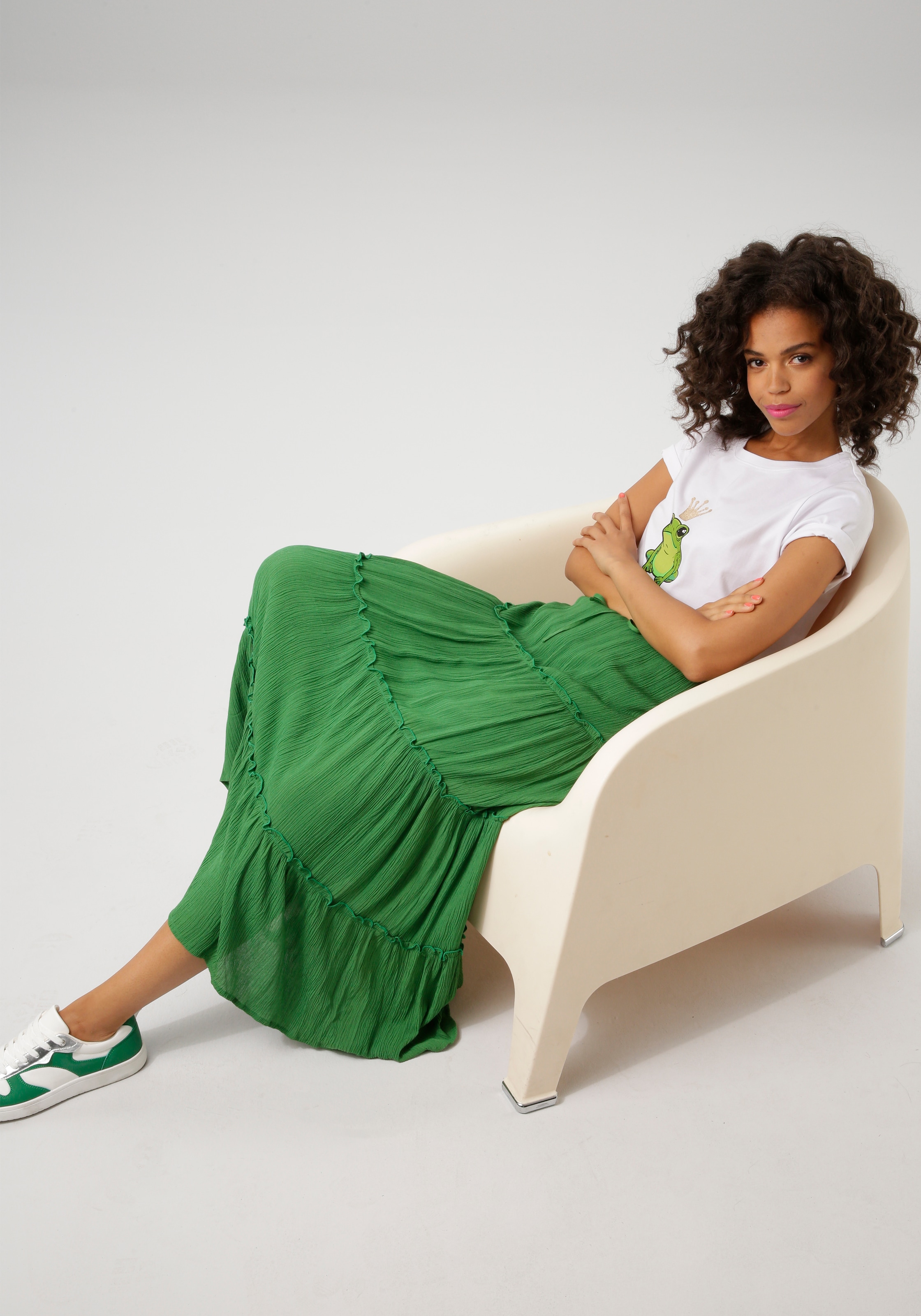 Aniston CASUAL T-Shirt, mit Frosch und glitzernder Krone bedruckt