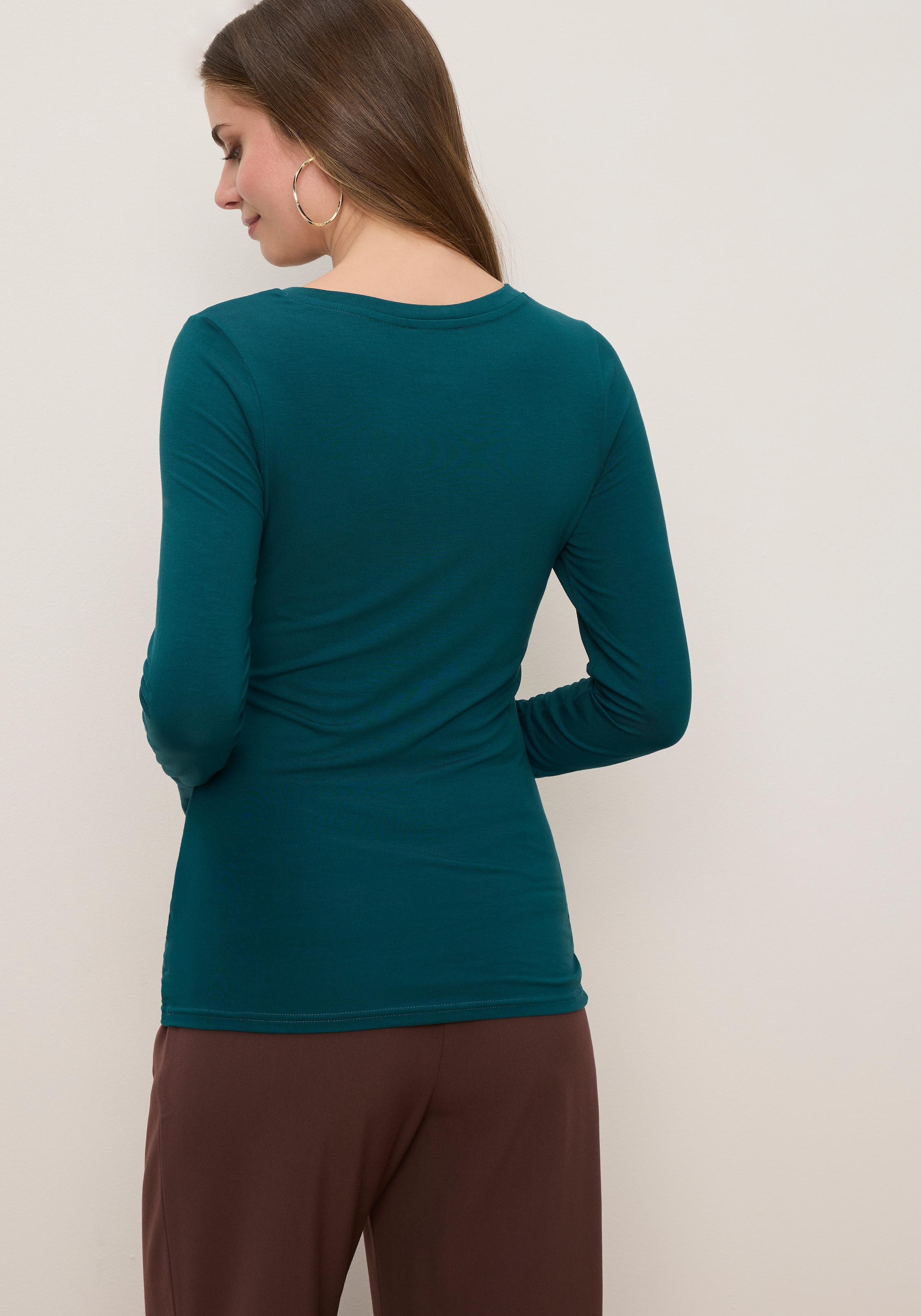 Tamaris Langarmshirt »aus elastischer Viskosemischung, figurbetonte Passform« langärmliges Basicshirt mit Rundhalsausschnitt