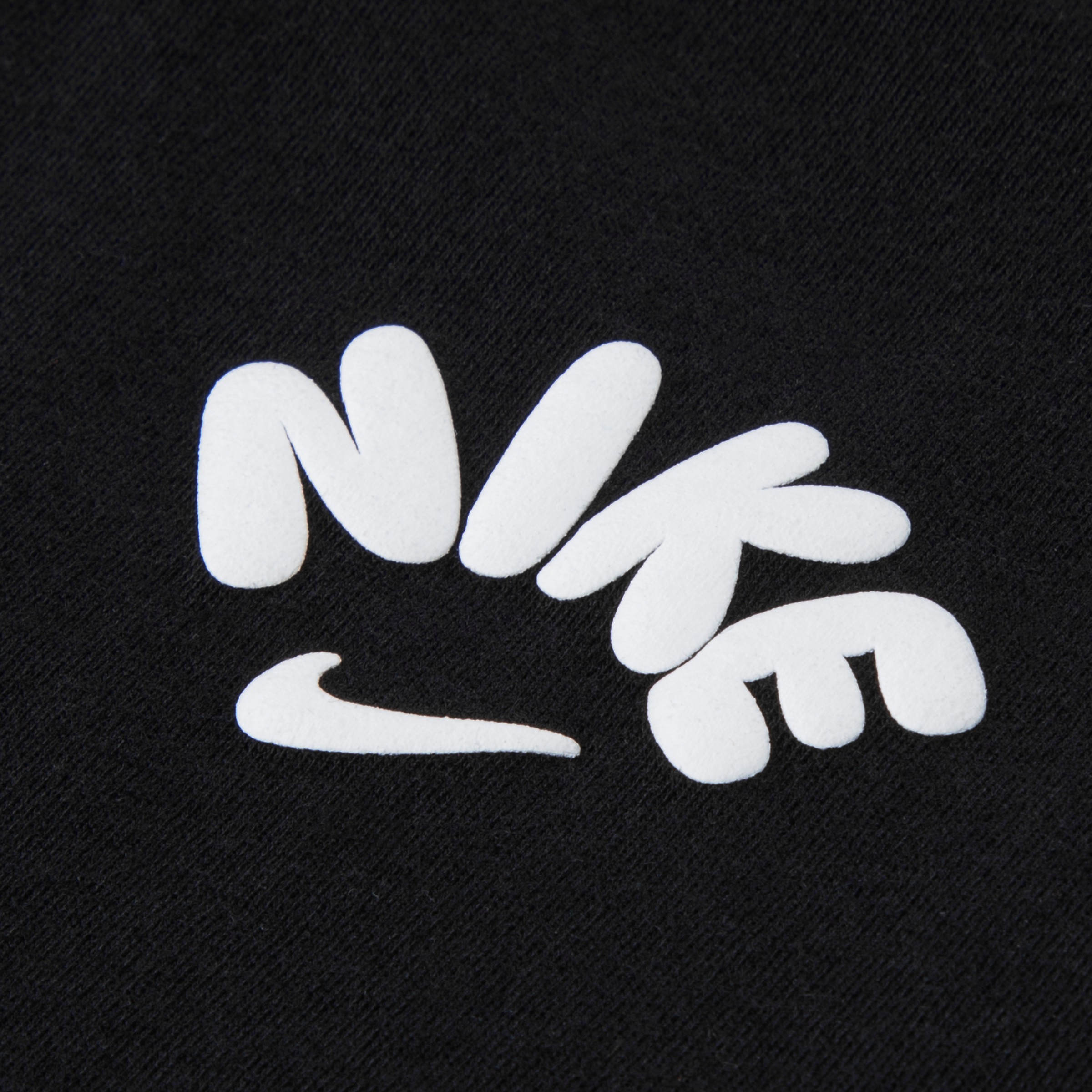 Nike Sportswear T-Shirt »NKG BOLD PLAY BOXY TEE« mit großem Rückendruck, sportlicher Stil, T-Shirt-Schnitt