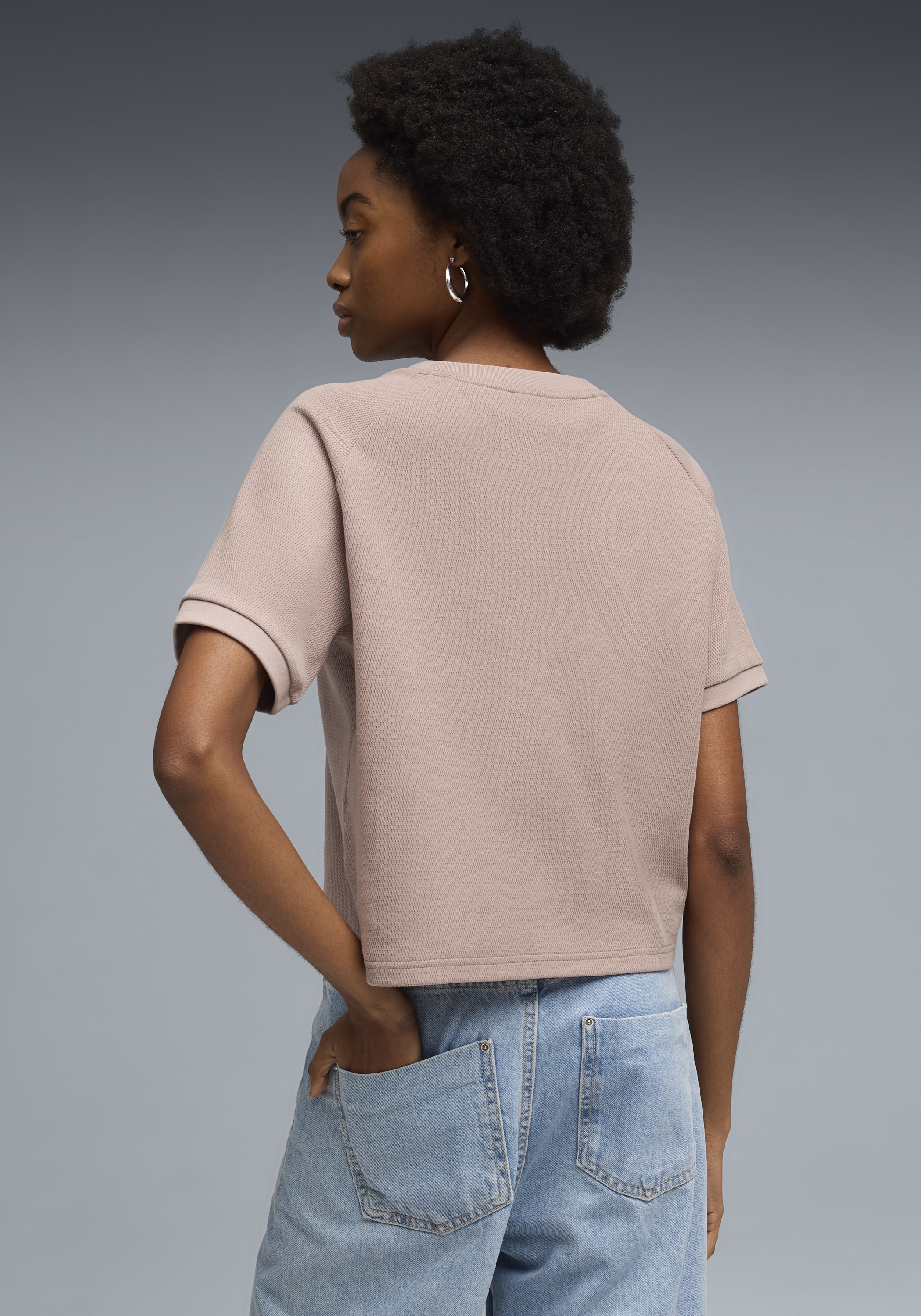 PUMA T-Shirt »CLASS RELAXED PINNACLE TEE« ohne Kapuze, Kurzarmdesign, sportlicher Stil