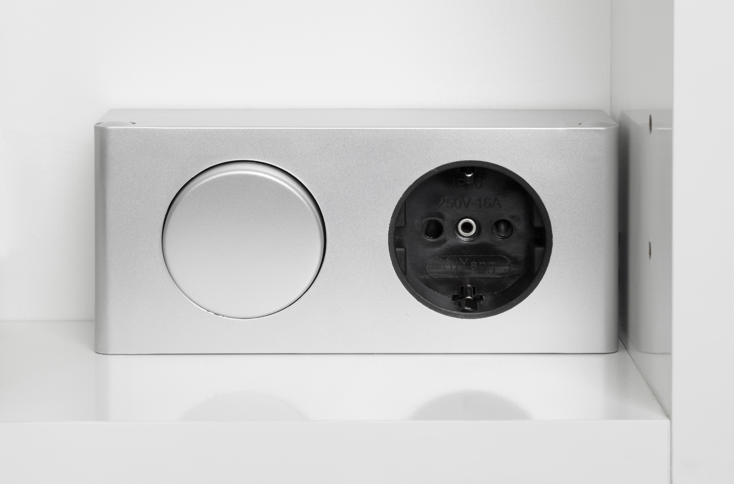 Schildmeyer Spiegelschrank »Profil 16 made in Germany«, Breite 120 cm, 3-türig, 2x LED-Beleuchtung, Schalter-/Steckdosenbox