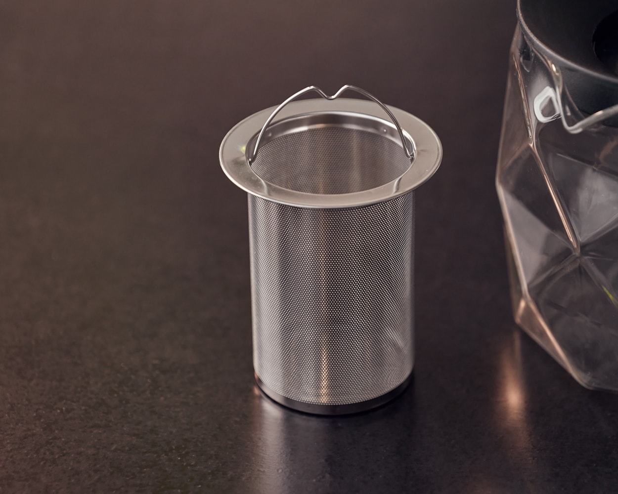 RESTO Kitchenware Teekanne »Ain, hitzebeständige Glaskanne im 3D Design, Höhe 12 cm« 1 l 4 Stk. tlg. mit herausnehmbarem Filtersieb aus Edelstahl, im Geschenkkarton