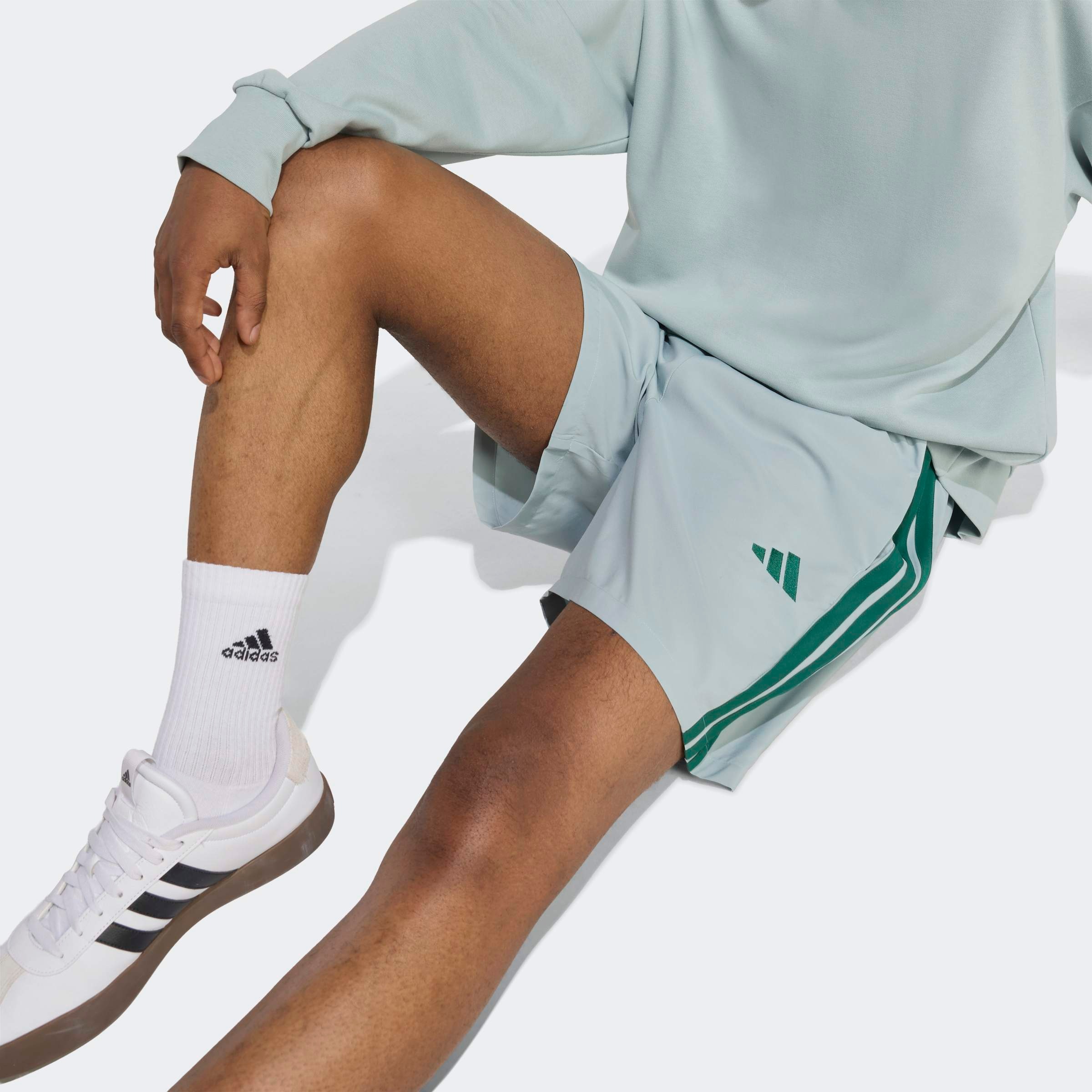 adidas Sportswear Shorts »ESSENTIALS 3-STREIFEN CHELSEA«  mit 3-Streifen an den Seiten, für Laufen und Sportmode