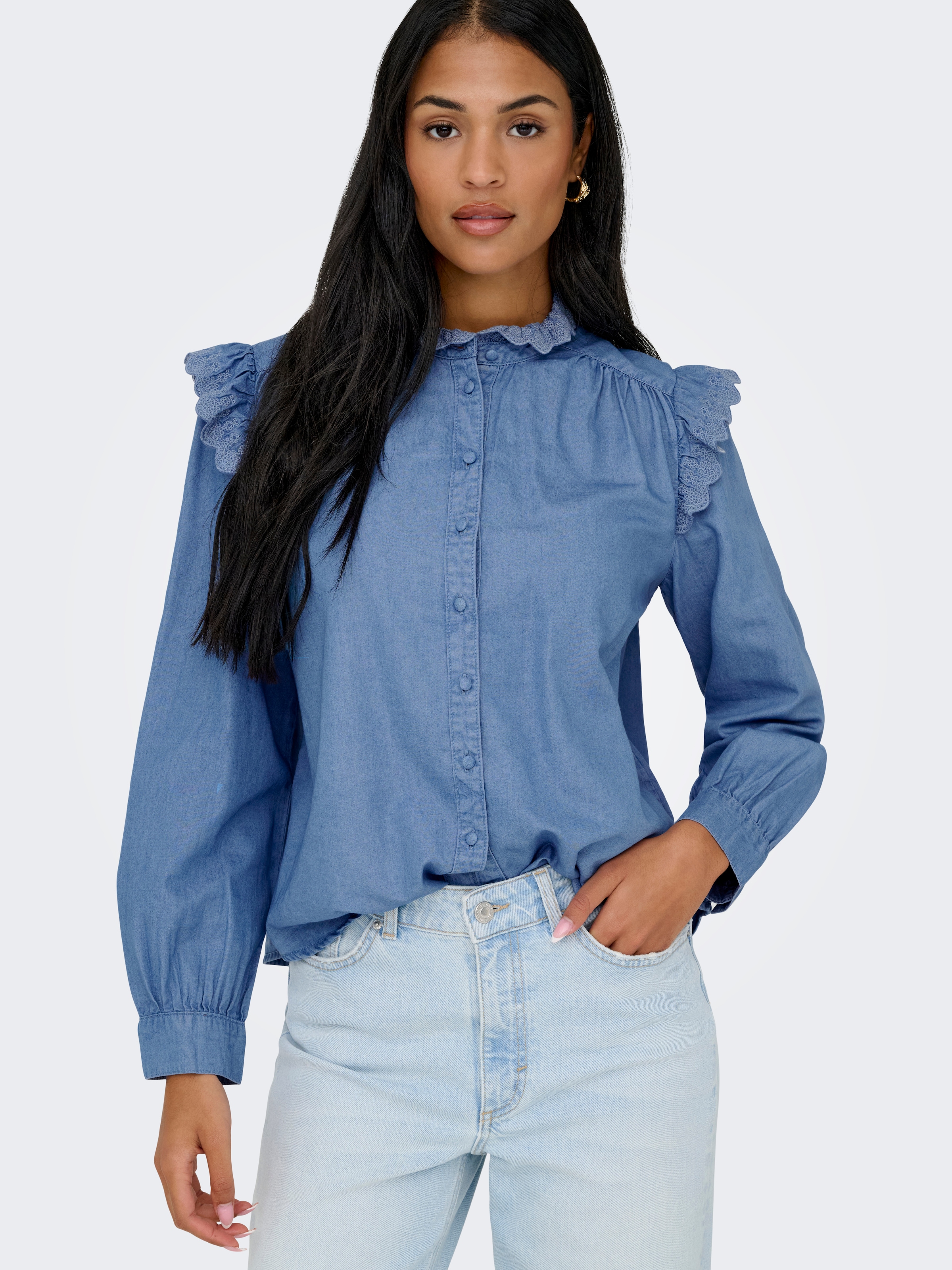 ONLY Jeansbluse »ONLPIPER L/S EMB FRILL DNM SHIRT QYT« mit Rüschen