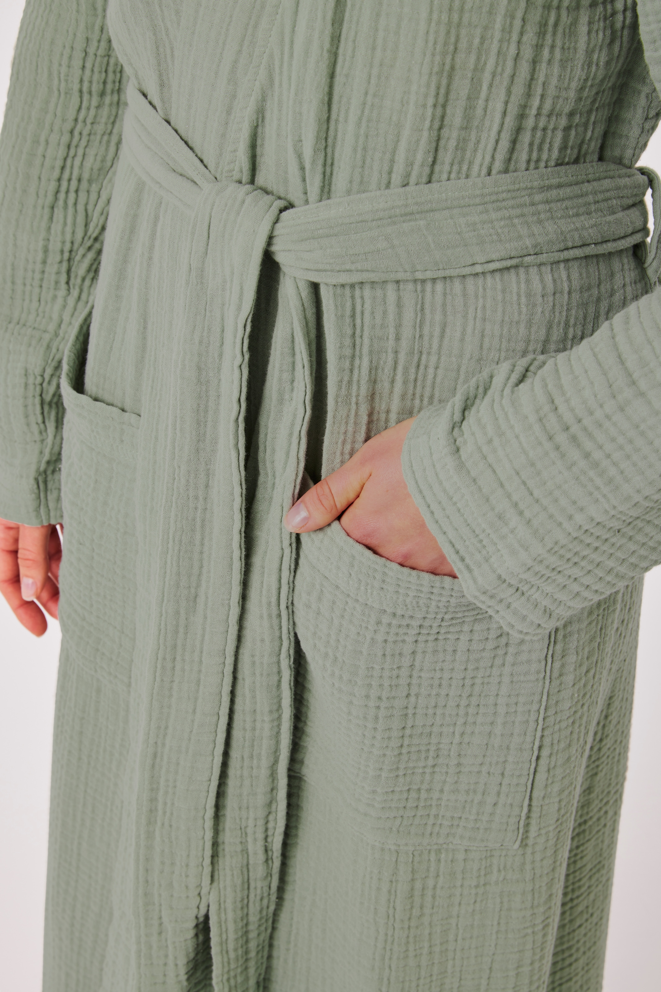 my home Bademantel »Juna Musselin, ideal für Sauna & Spa, Hotelbademantel, Morgenmantel« 1 Stk. modern, leichte Qualität, 100% Baumwolle