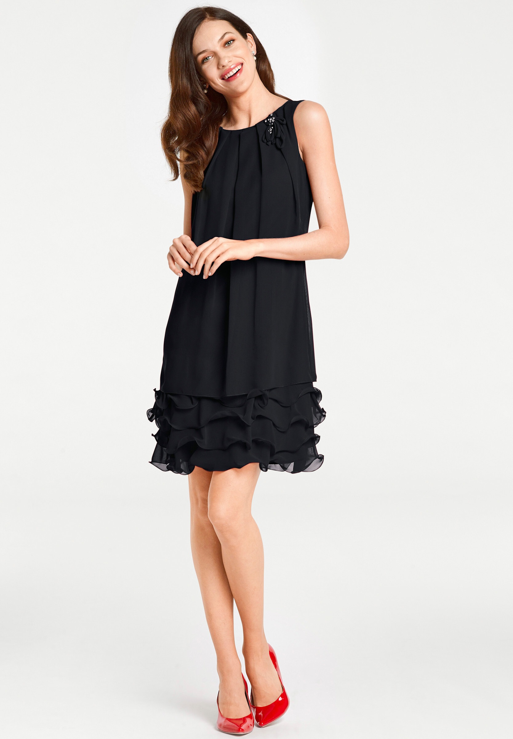 heine Latzkleid »Cocktailkleid Cocktailkleid mit Rüschen am Saum« Ohne Taschen