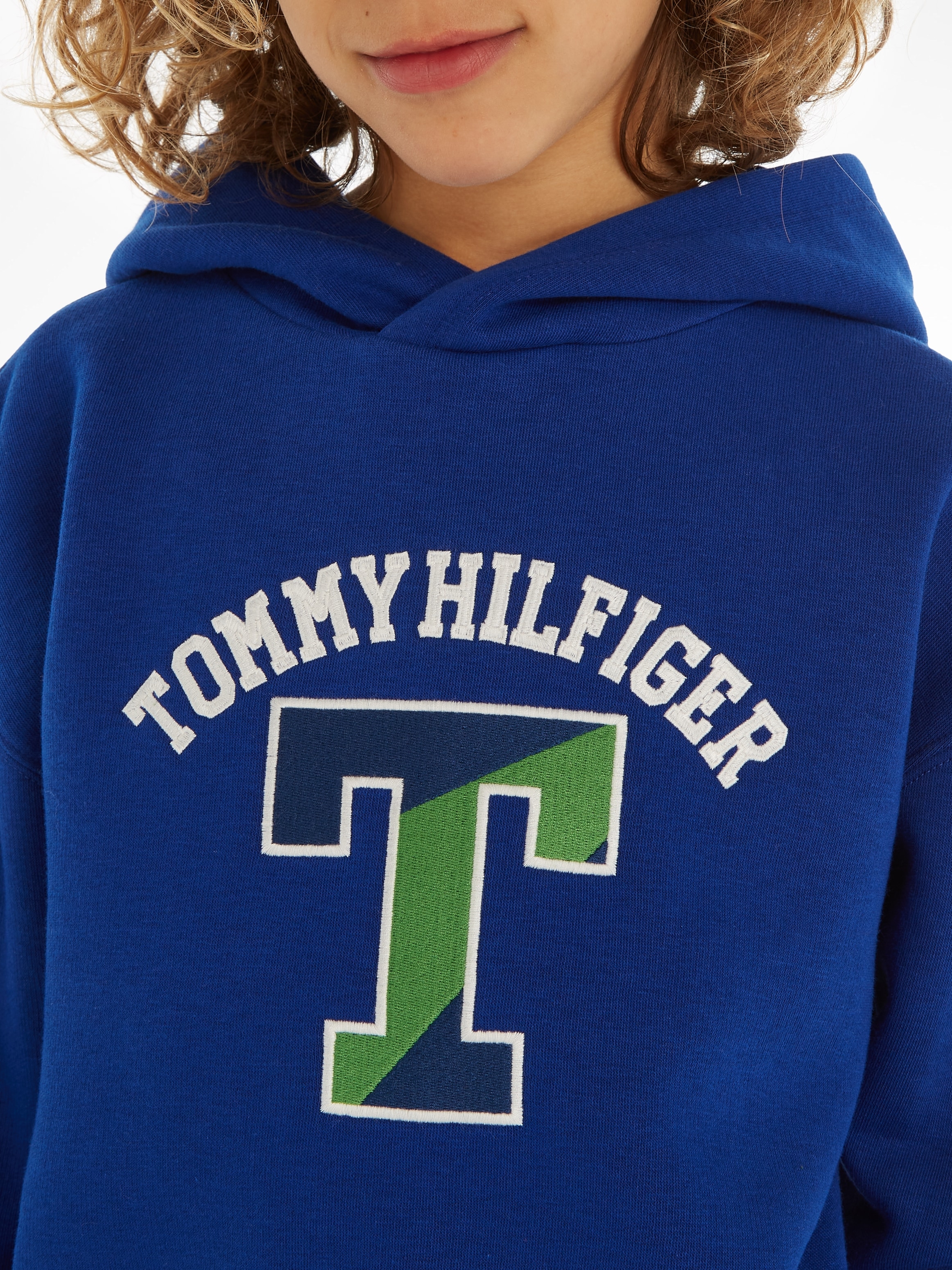 »T bei Front Tommy HOODIE«, Print großem Kapuzensweatshirt Hilfiger Tommy mit VARSITY online Hilfiger OTTO