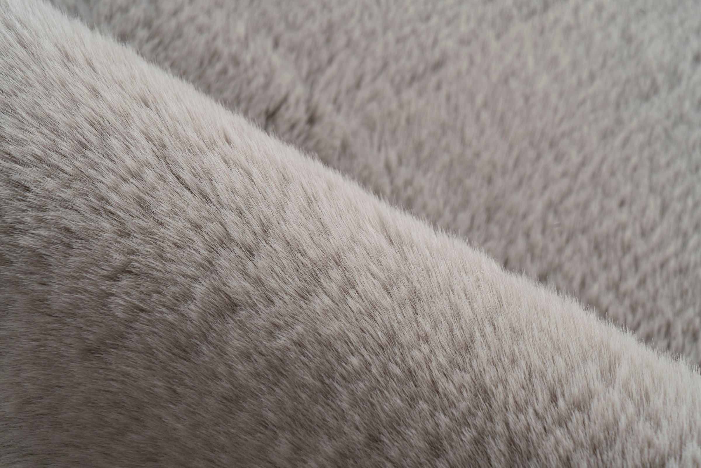 Kayoom Badematte »Rabbit« Höhe 22 mm rutschhemmend beschichtet fußbodenheizungsgeeignet weiche Kaninchenfell Haptik, Badezimmer, Kinderzimmer, Schlafzimmer