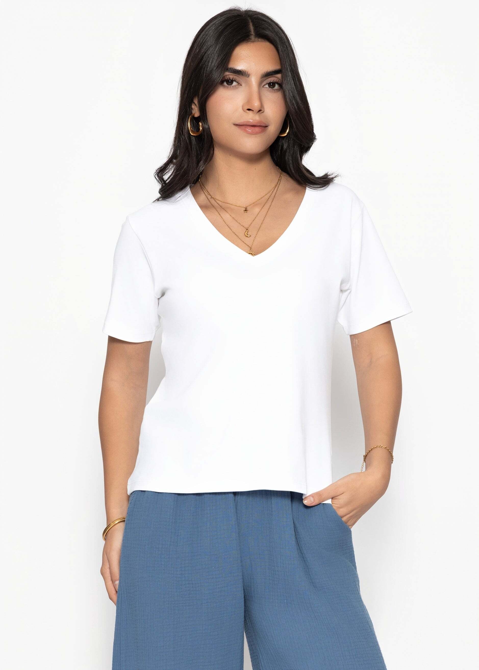 SASSYCLASSY T-Shirt »T-Shirt mit V-Ausschnitt« Schlichtes Top aus Baumwolle in geradem Schnitt