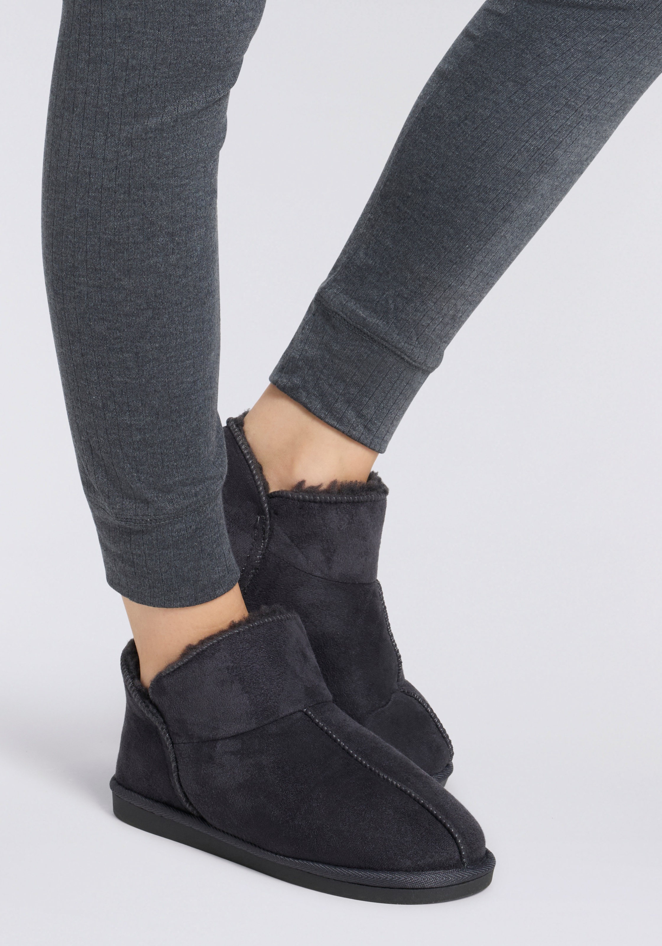 Apollo Hausschuh »LADIES HOME BOOTS SUEDE«, mit Logoprägung und kuscheligen, wärmenden Innenfutter