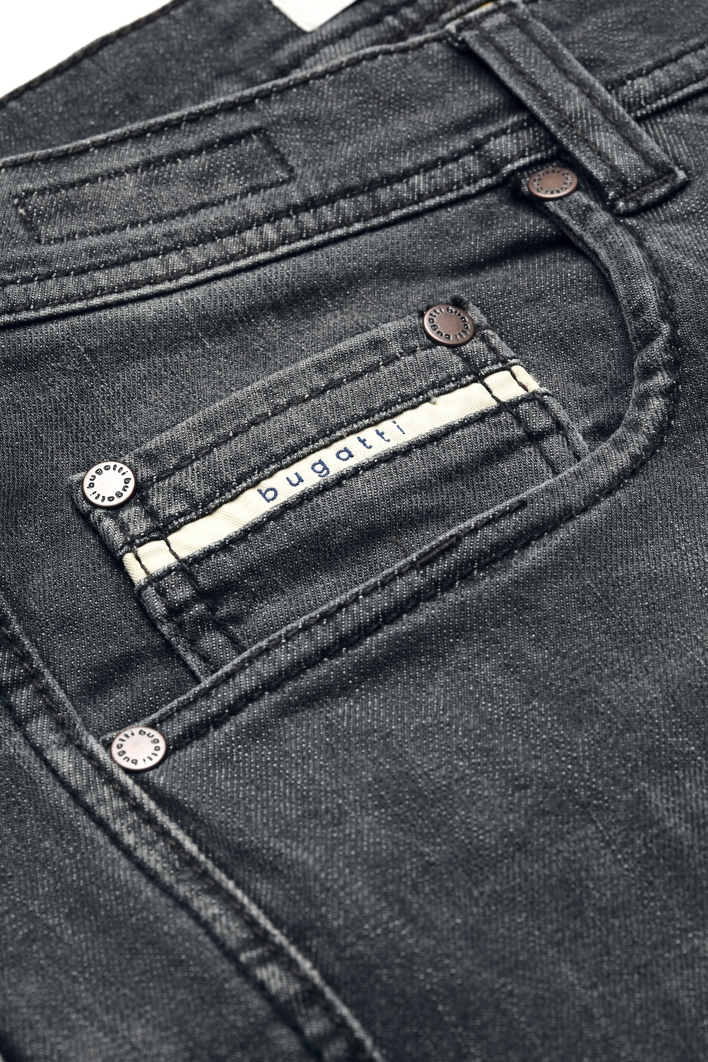 bugatti 5-Pocket-Jeans, mit einem leichten Used-Look