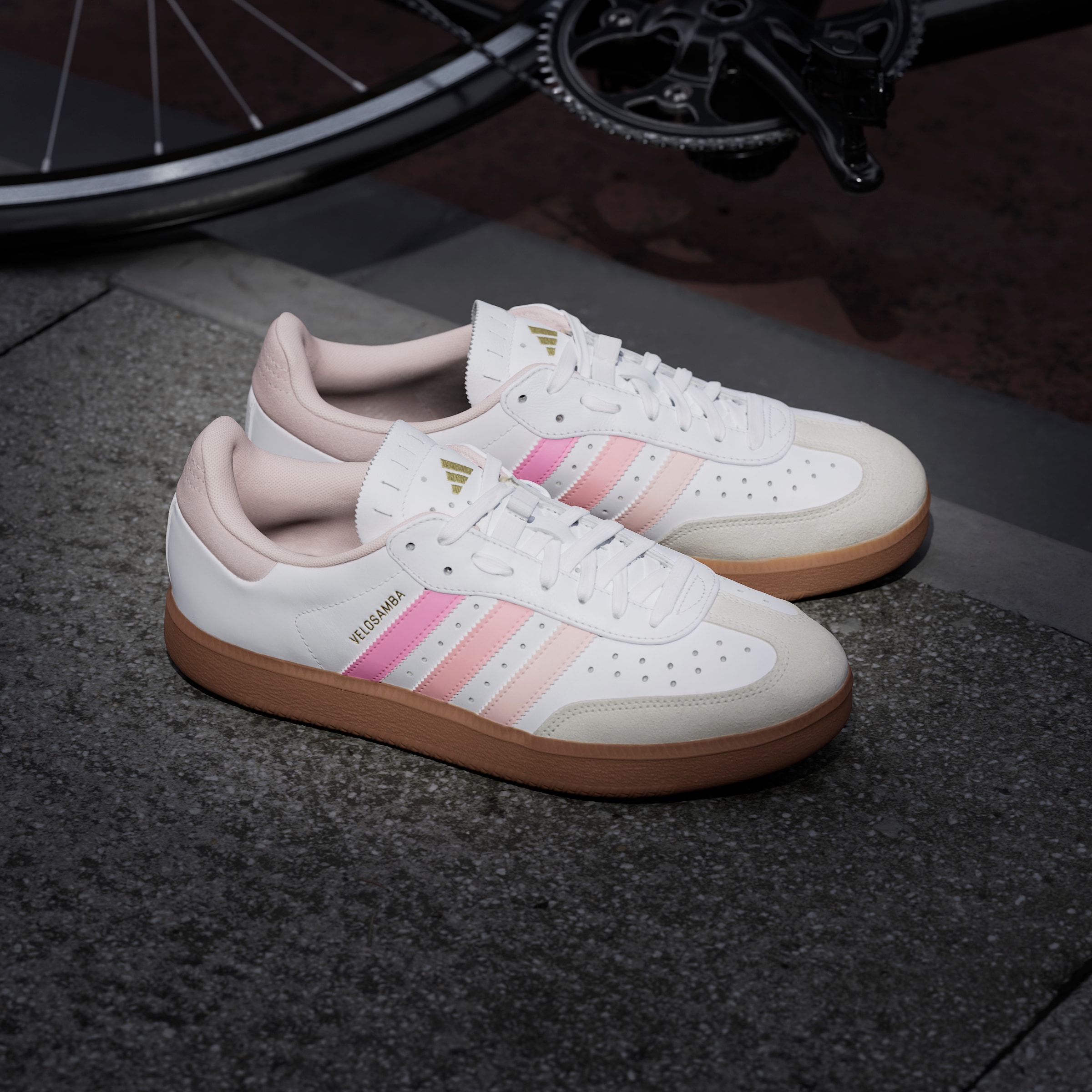 adidas Performance Fahrradschuh »VELOSAMBA LEATHER«, inspiriert vom Design des adidas samba