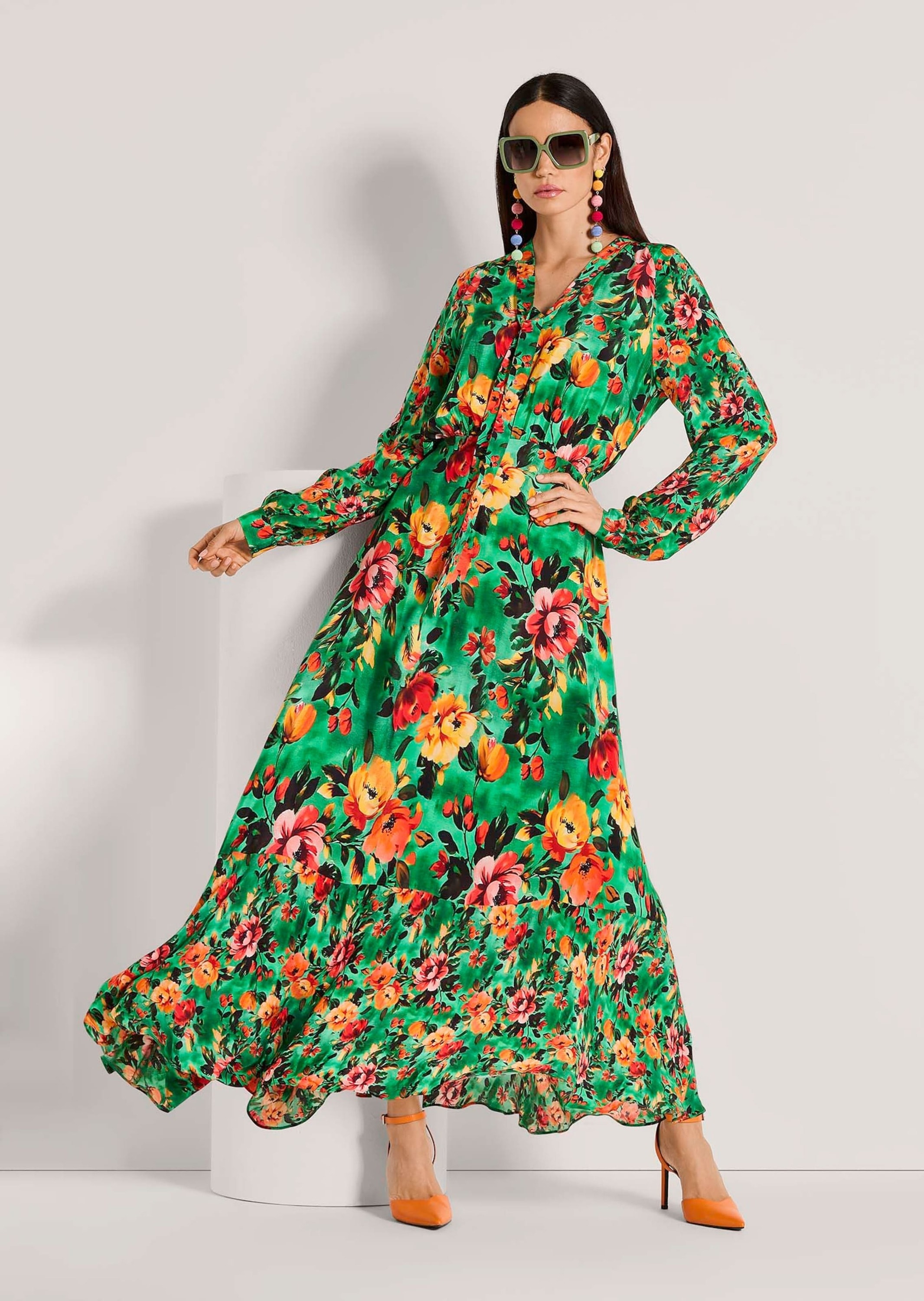 MADELEINE Druckkleid »Druckkleid Stretchkleid mit Blumenmuster« Mit Bindeband am Ausschnitt