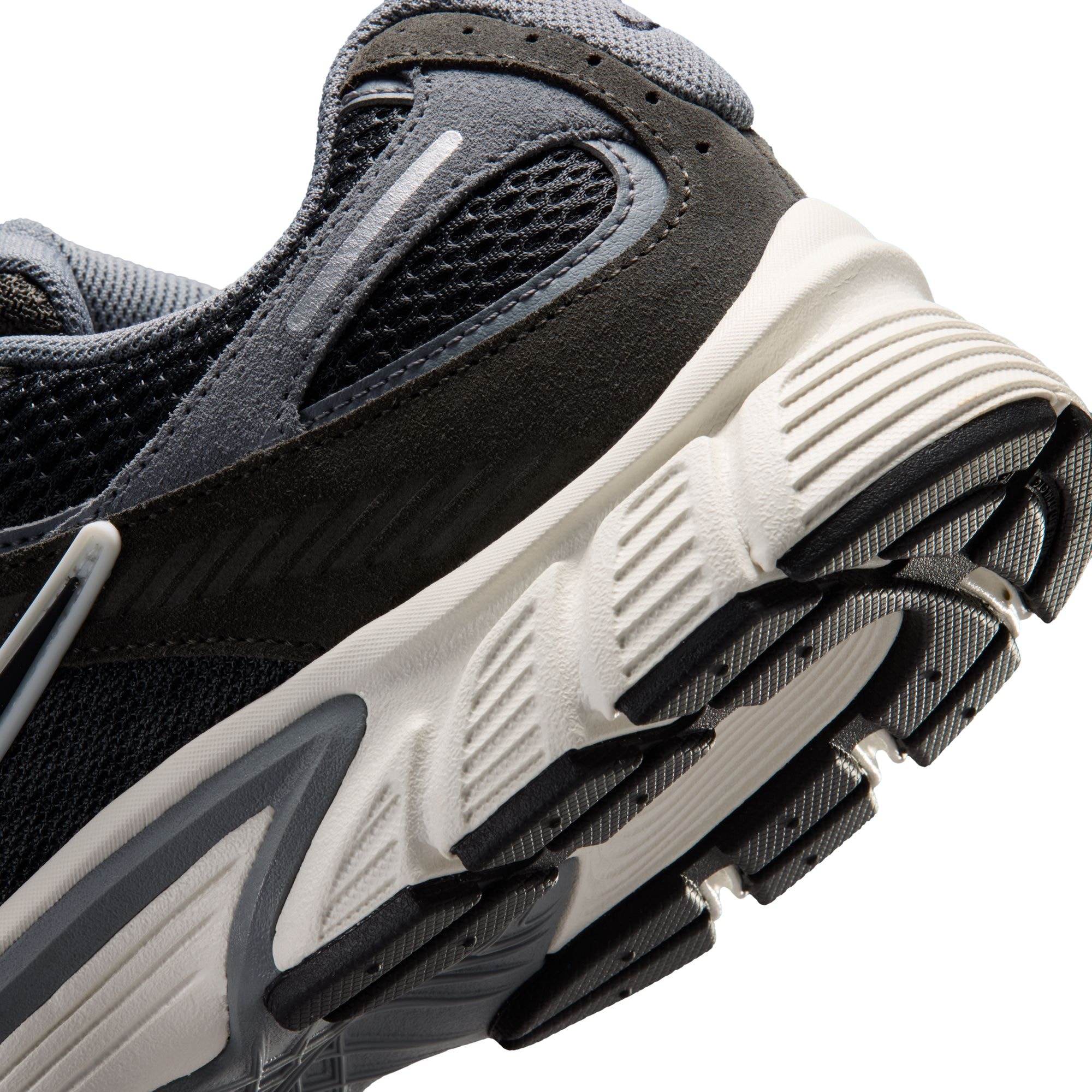 Nike Sportswear Sneaker »V5 RNR Suede«  inspiriert vom Design des Y2K Nike Vomero 5