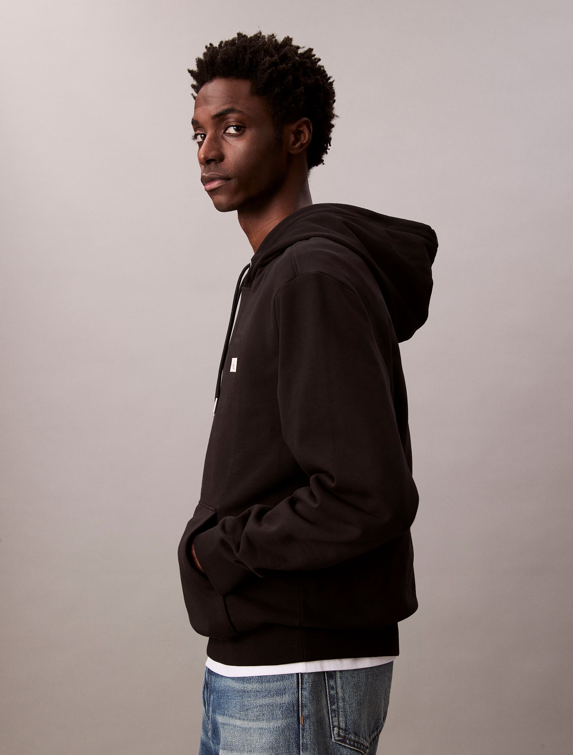 Calvin Klein Jeans Kapuzensweatshirt »400GSM TERRY BADGE HOODIE«, Mit Rundhalsausschnitt
