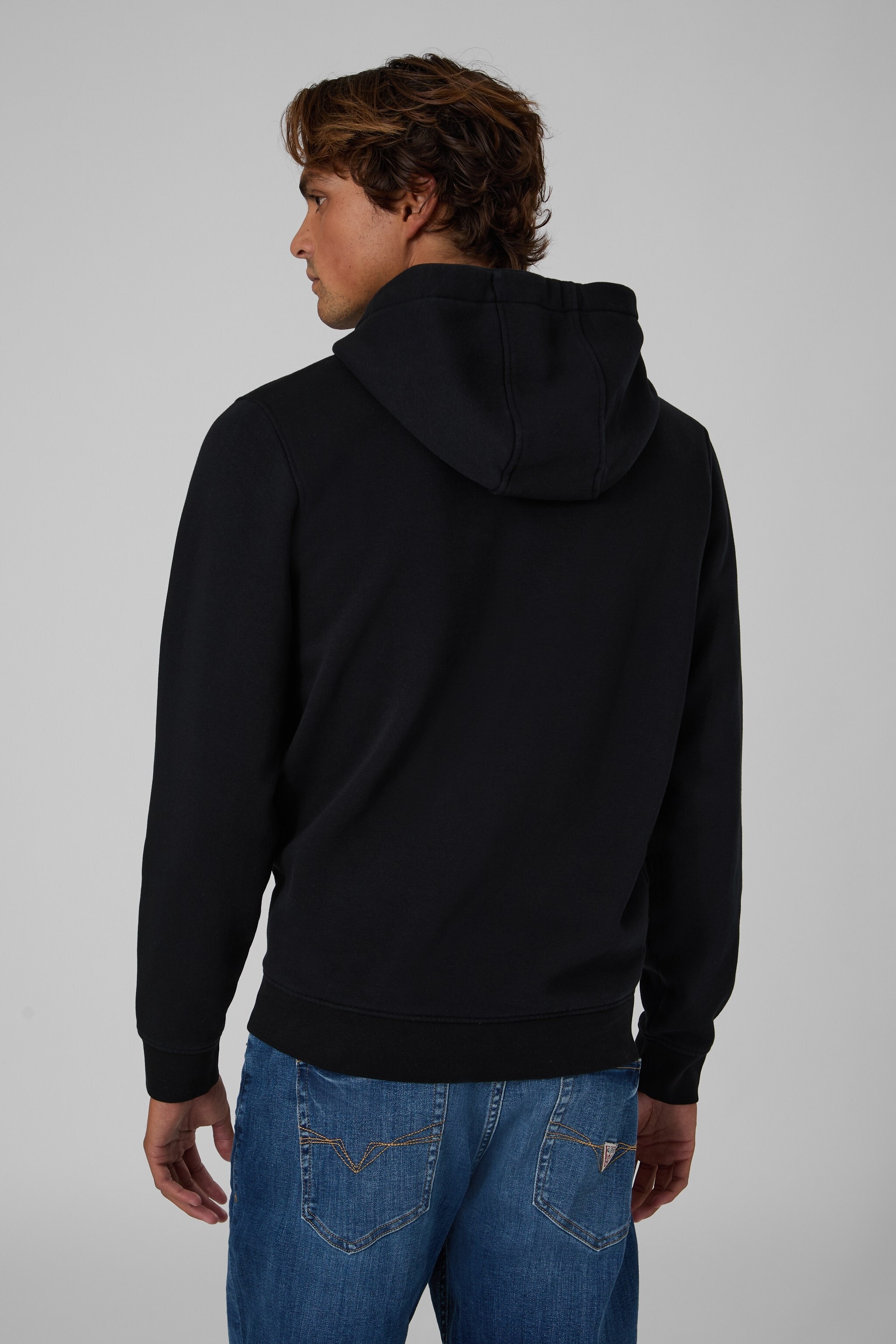 Guess Kapuzensweatshirt , Regular Fit, Kapuze mit Kordelzug, Kängurutasche
