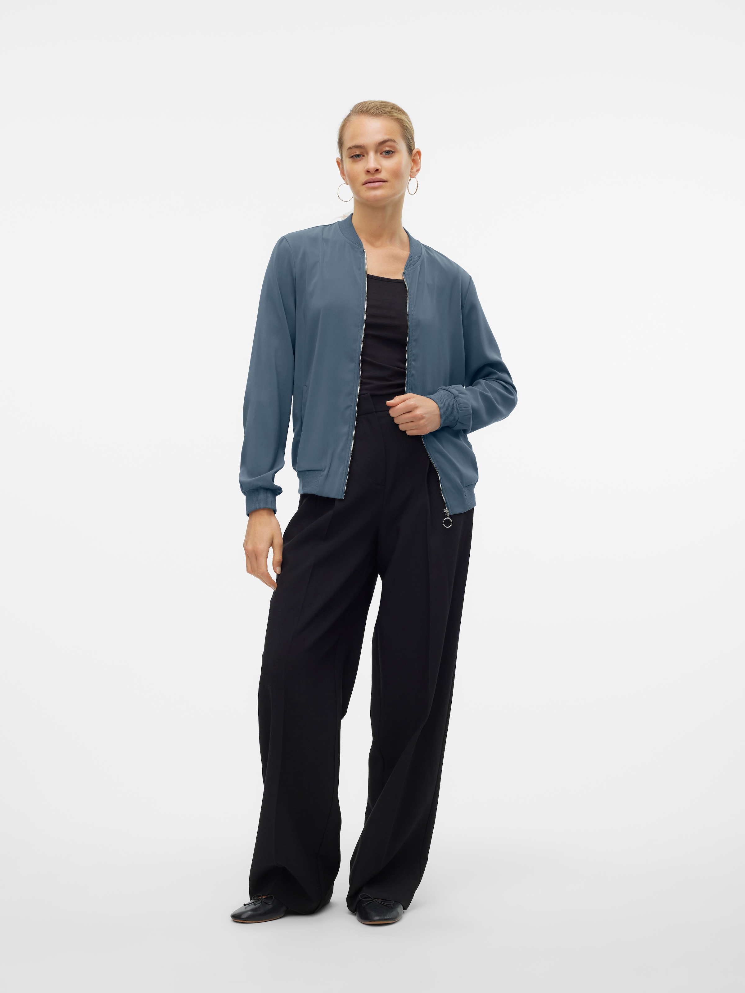 Vero Moda Kurzjacke »VMCONNY, leichte Jacke für den Übergang« seitliche Eingrifftaschen, Rippbündchen