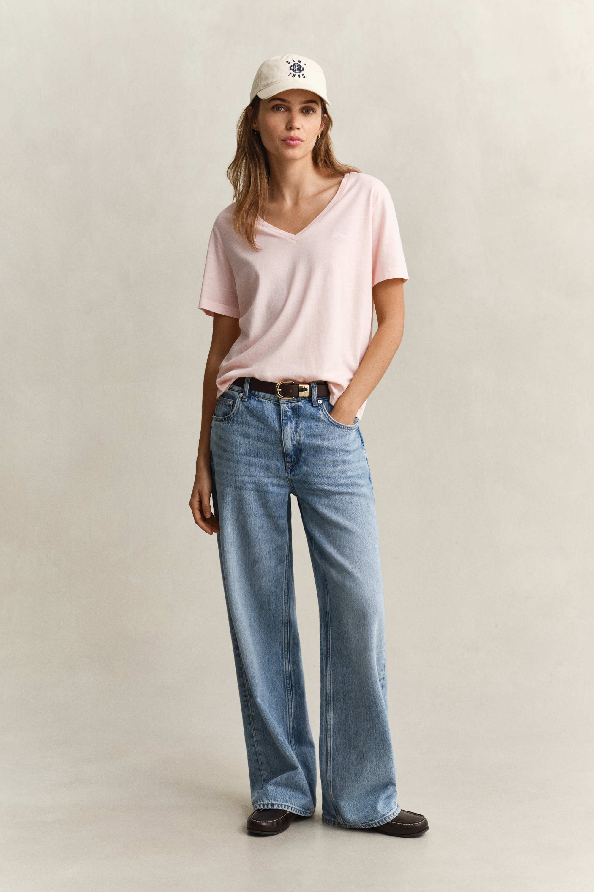 Gant T-Shirt »REGULAR WASHED SHIELD V-NECK« Regular fit mit V-Ausschnitt