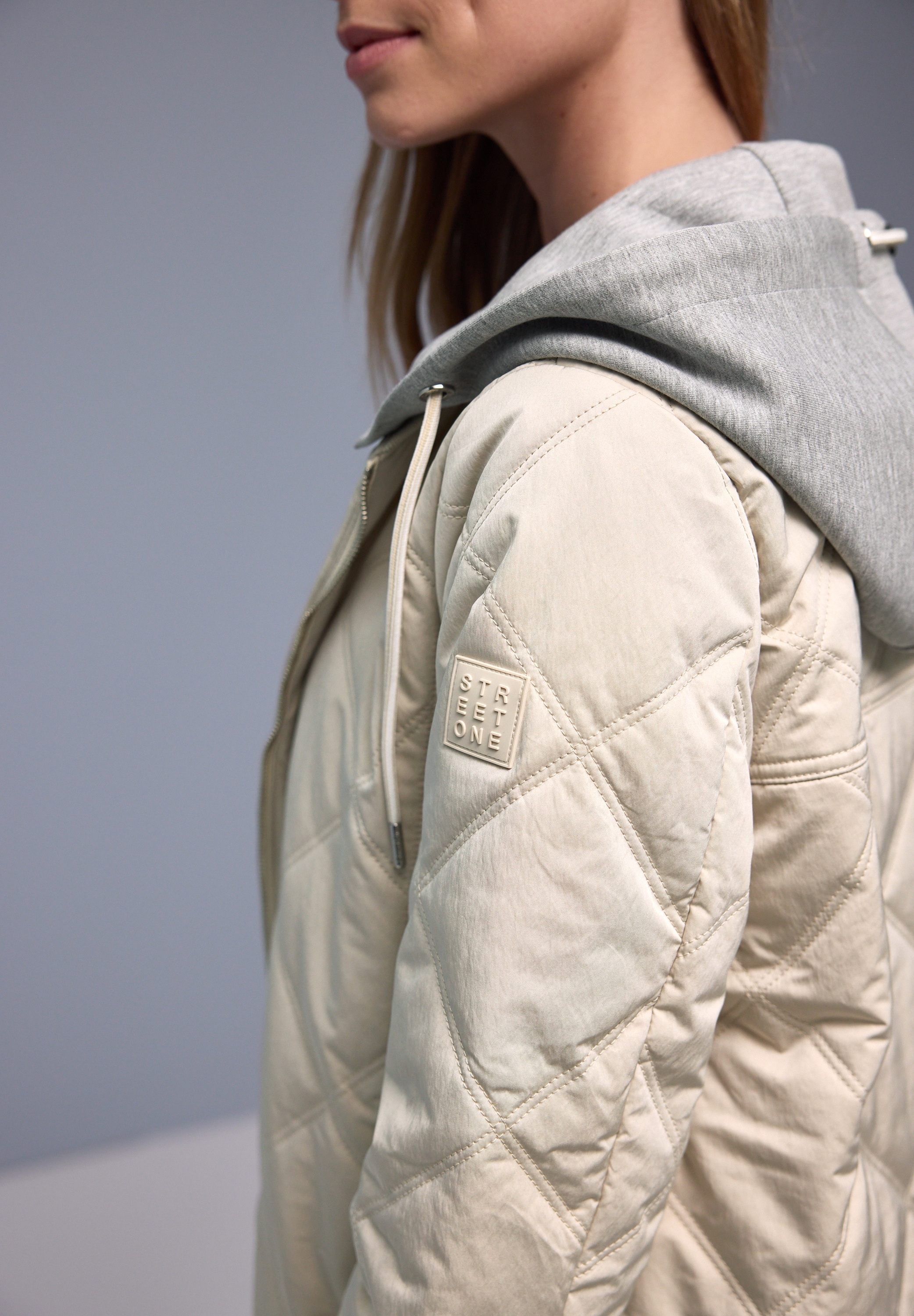 STREET ONE Steppjacke mit Kapuze mit abnehmbarer Jersey-Kapuze