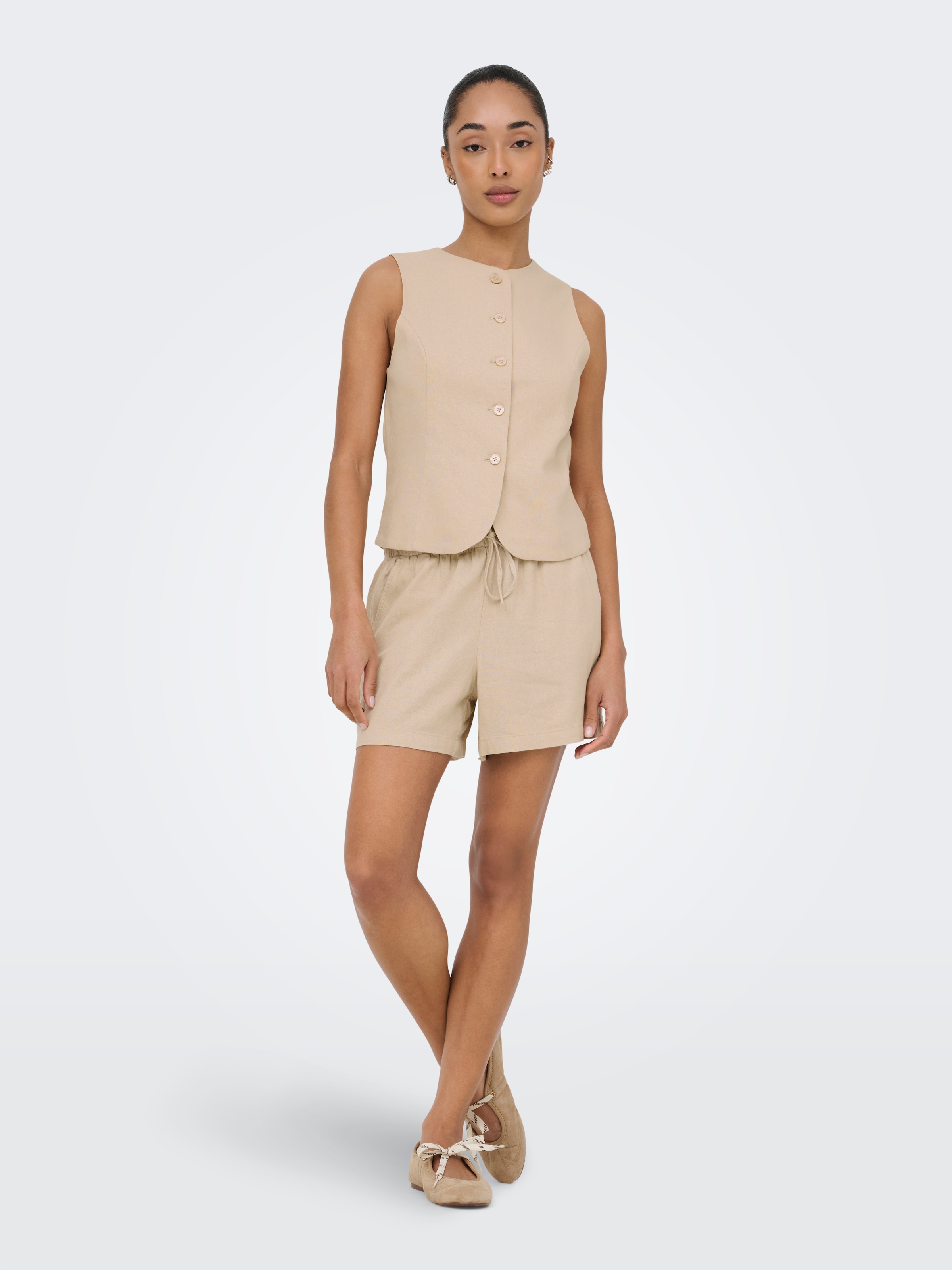 ONLY Shorts »ONLGOA MW LIN BL PULL-UP SHORTS CC PNT«  mit Leinen