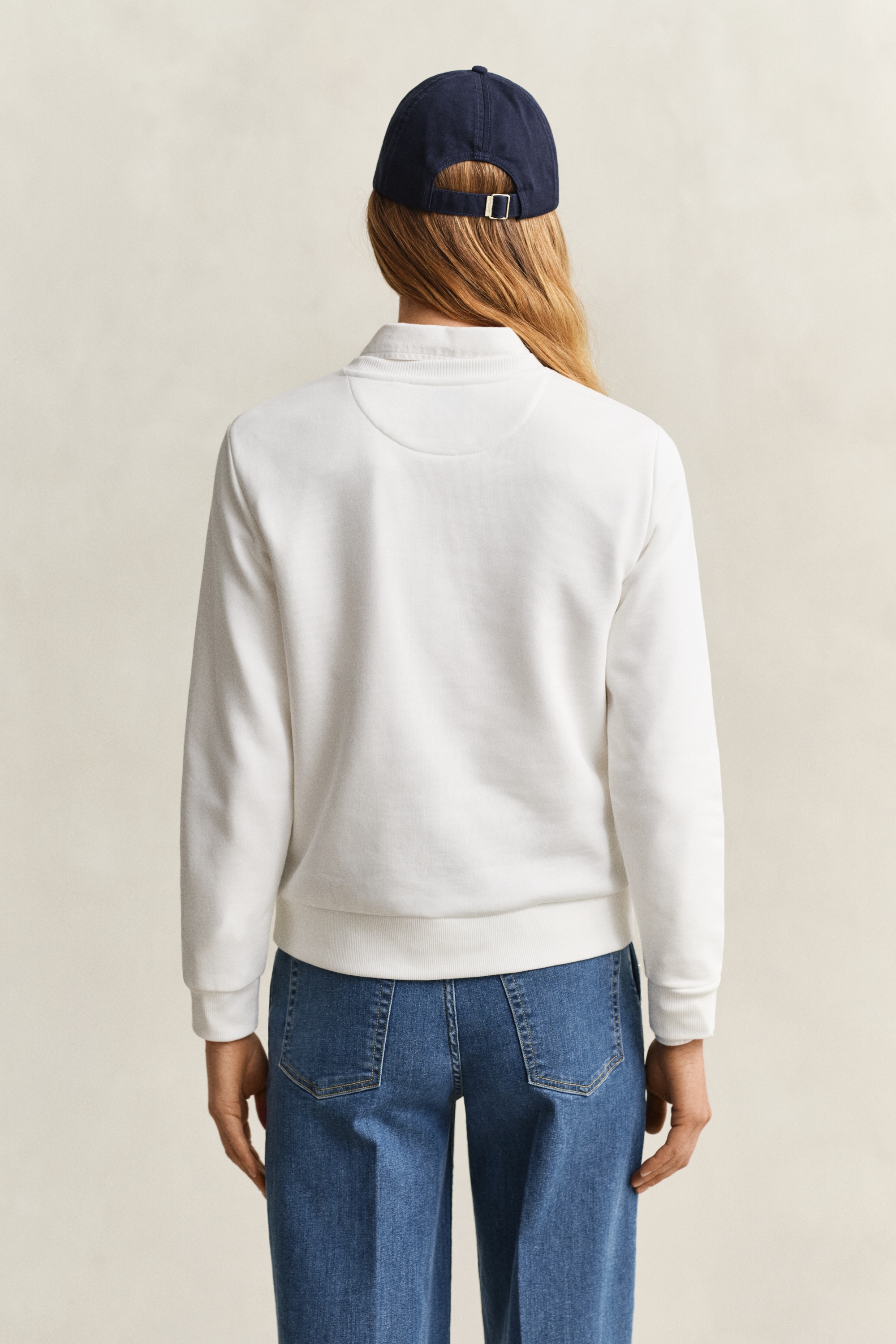 Gant Sweatshirt »REG TONAL SHIELD C-NECK SWEAT«, Ton in Ton Stickerei, Rundhals
