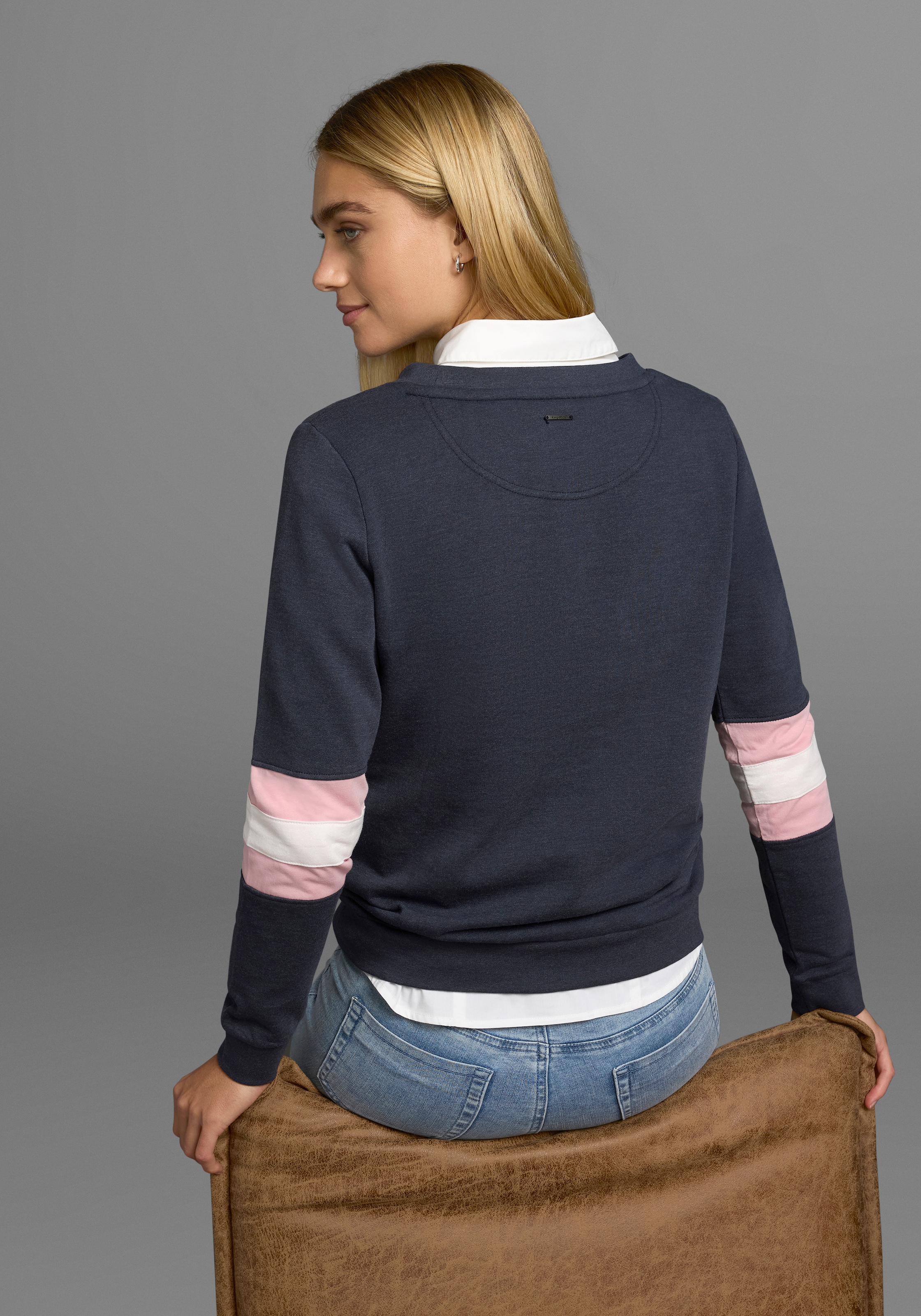 KangaROOS Sweatshirt, Langarm, figurumschmeichelnde Passform, bedruckte Optik
