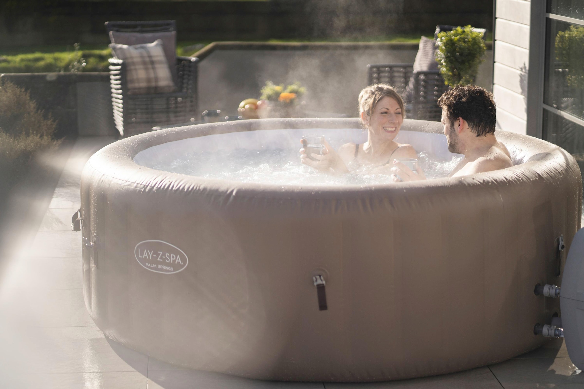 Bestway Whirlpool »LAY-Z-SPA® Palm Springs AirJet™«, ØxH: 196x71 cm, für bis zu 6 Personen