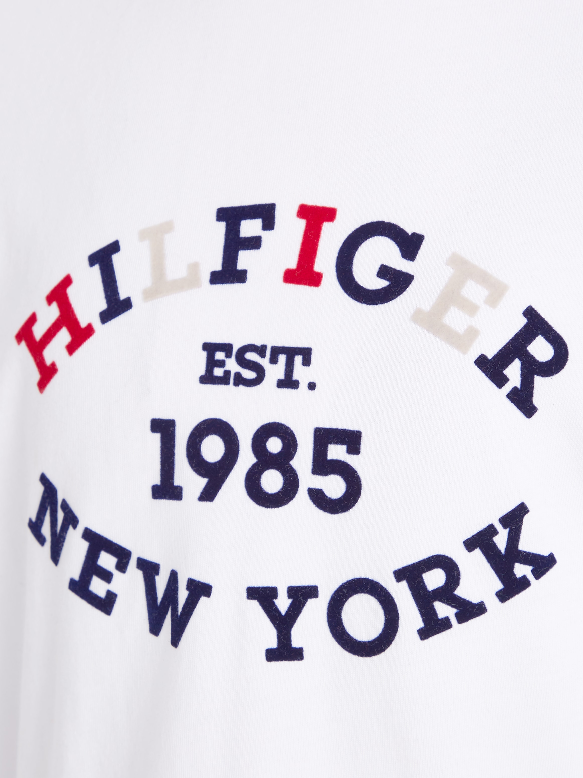Tommy Hilfiger Langarmshirt »MONOTYPE FLOCK REGULAR TEE LS«, Kinder bis 16 Jahre mit Logoschriftzug
