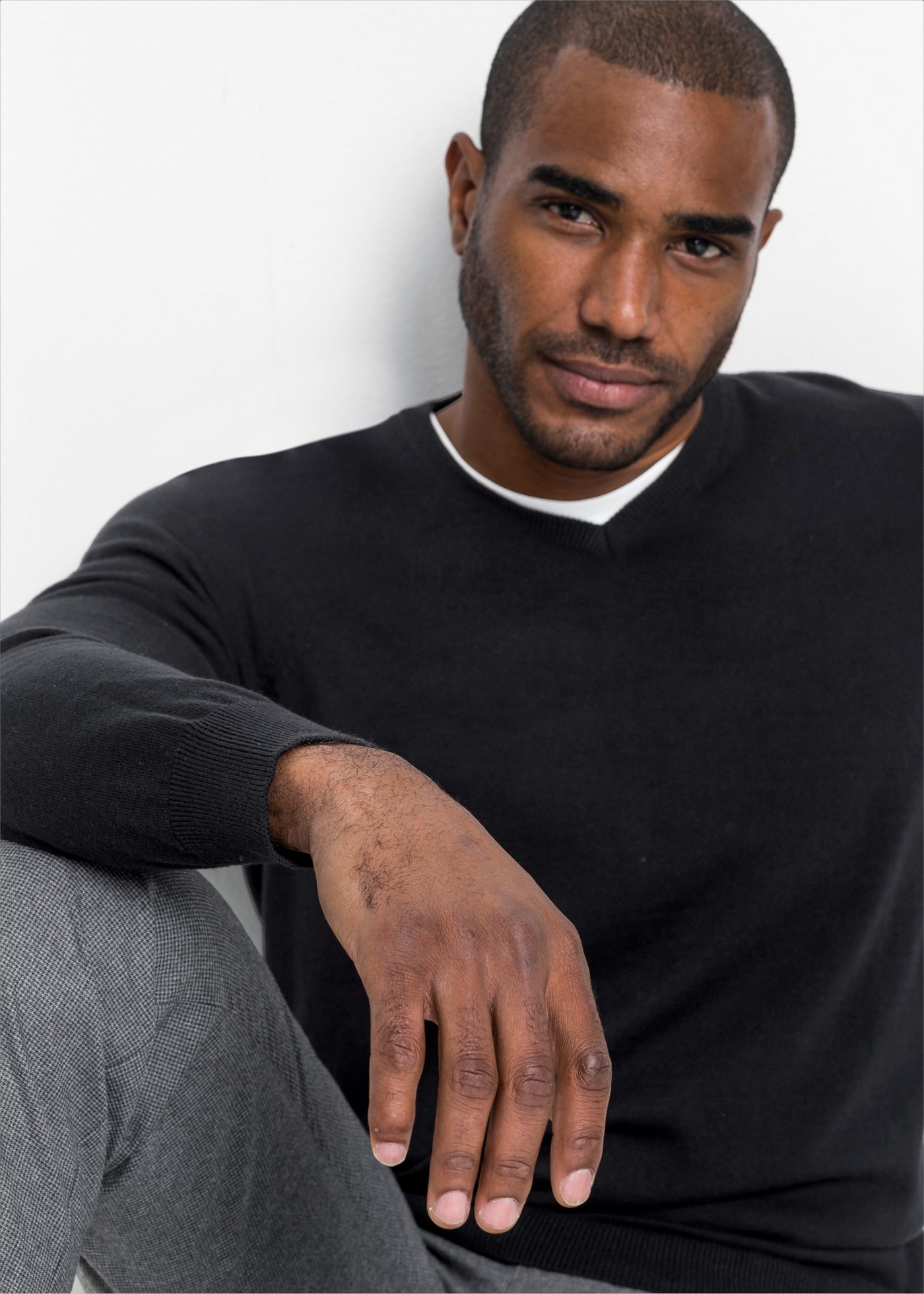 bonprix Strickpullover »Feinstrickpullover in Regular Fit« aus Feinstrickmaterial, mit V-Ausschnitt, Regular Fit