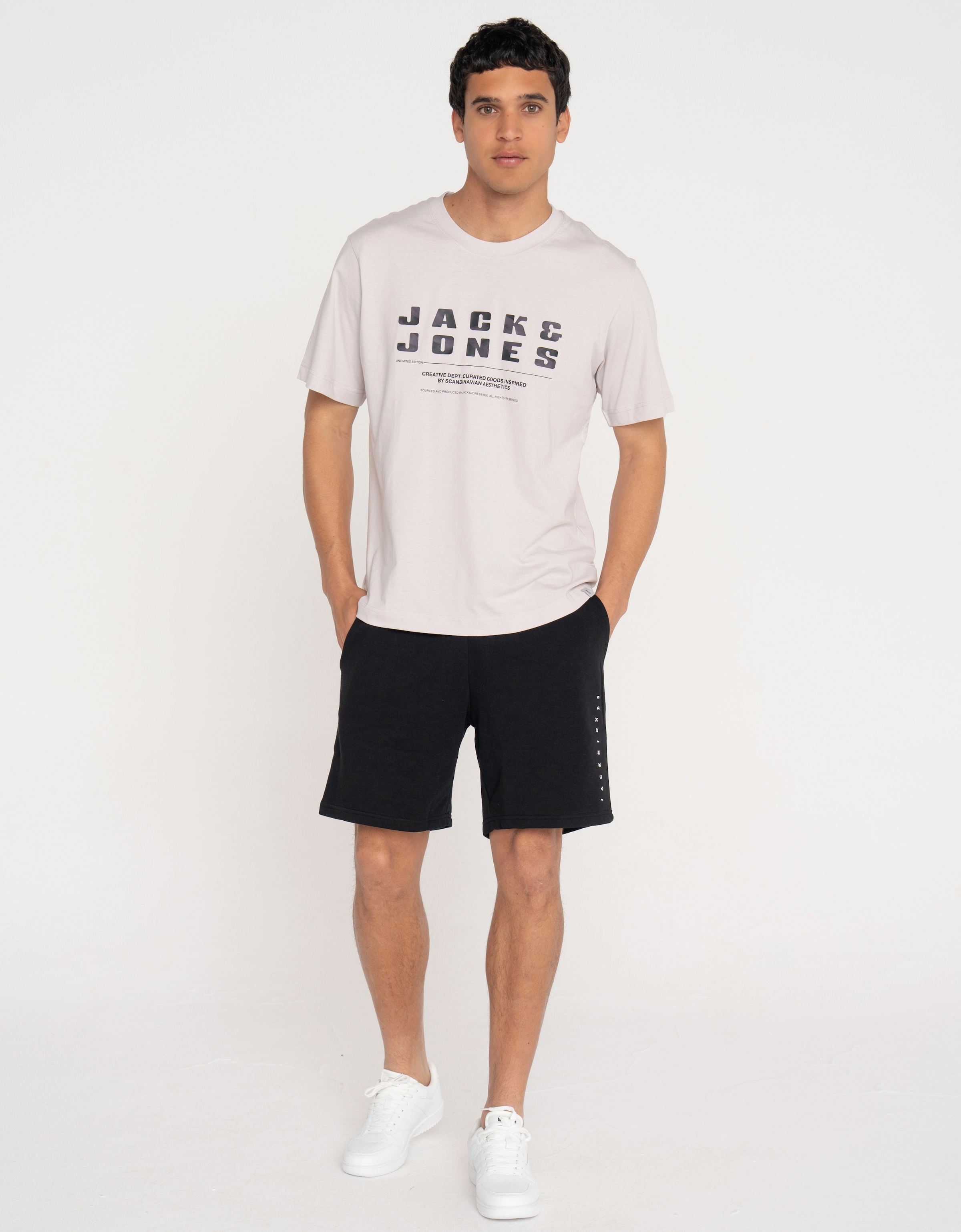 Jack & Jones Shorts »JPSTGORDON STAR JJ SWEAT SHORTS SRT SN«, mit Logo Schriftzug