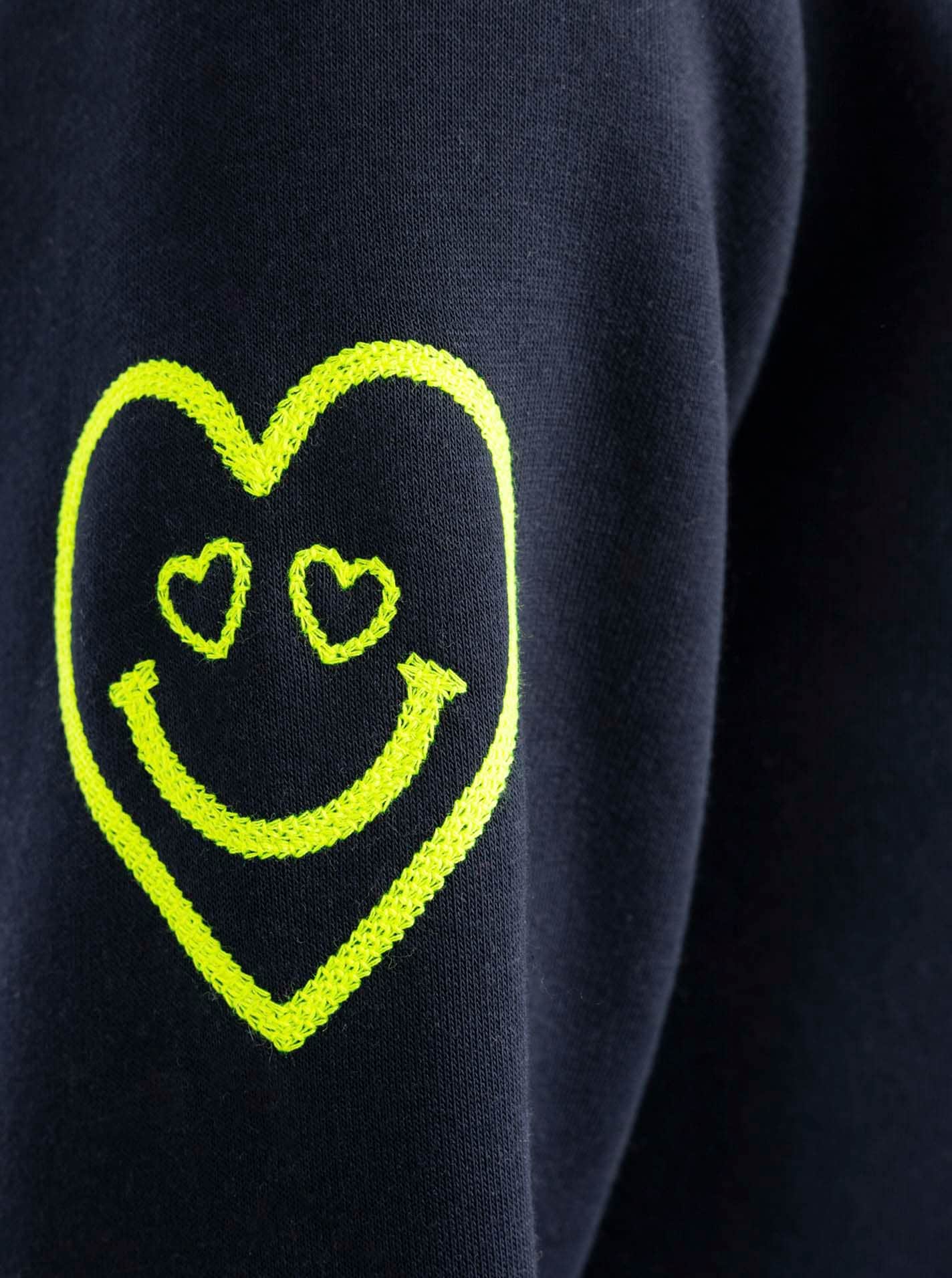 Zwillingsherz Kapuzensweatjacke »"Alissa"«, mit SMILE, gesticktem Herz am Arm und Reißverschluss