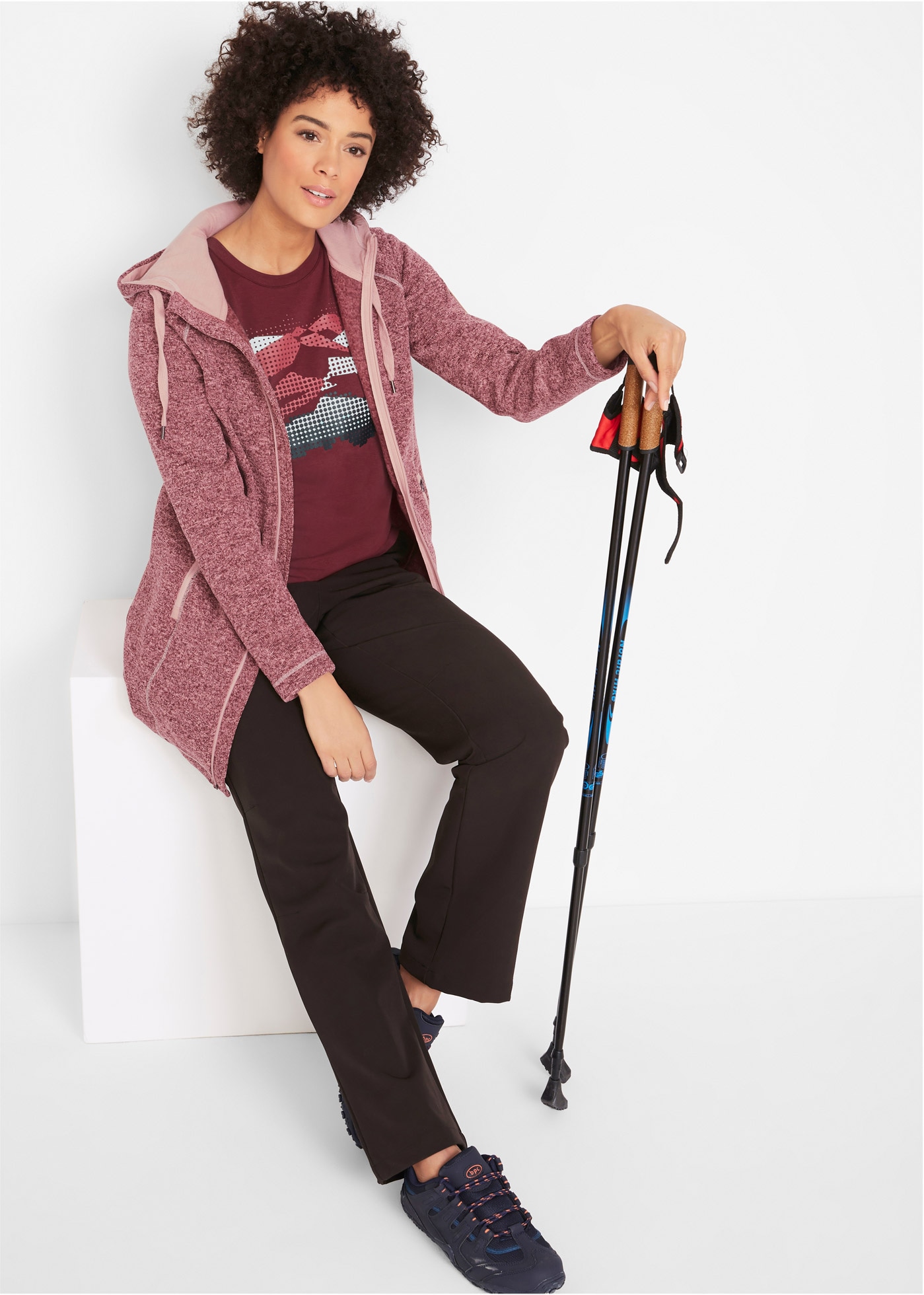 bonprix Strickfleecejacke mit Kapuze mit Kapuze mit Kordelzug, Reißverschlusstaschen