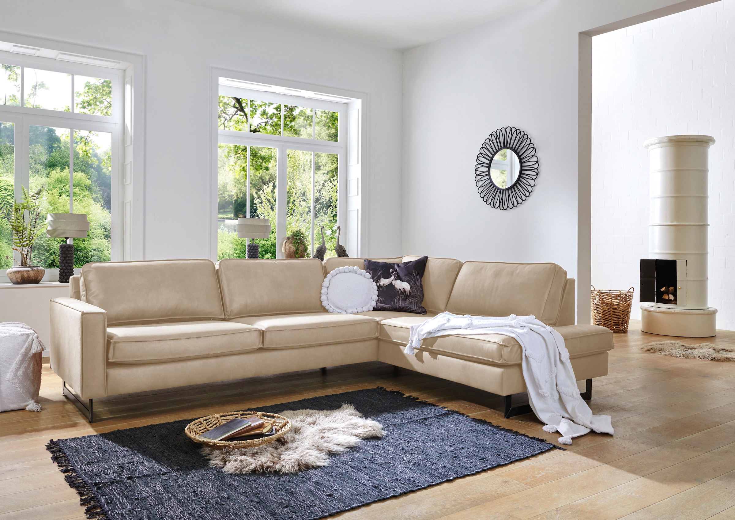 Places of Style Ecksofa »Pinto, 290 cm, Cord, Chenille, Lederoptik, Ottomane links / rechts«, mit Keder, schwarze Metallfüße, Wellenunterfederung