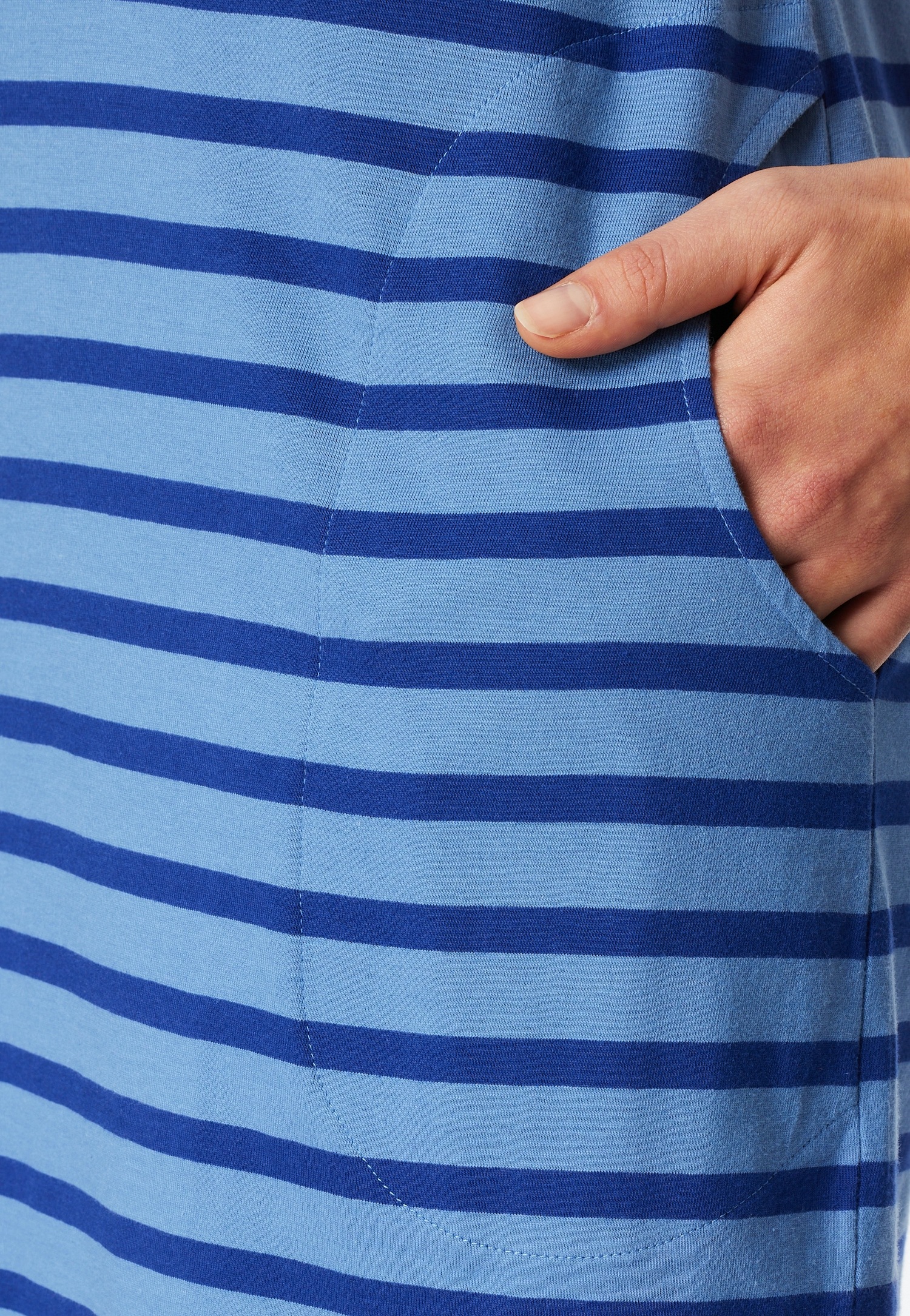 Schiesser Nachthemd »Casual Essentials« Seitennahttaschen mit garngefärbten Streifen und sportlichen Taschen