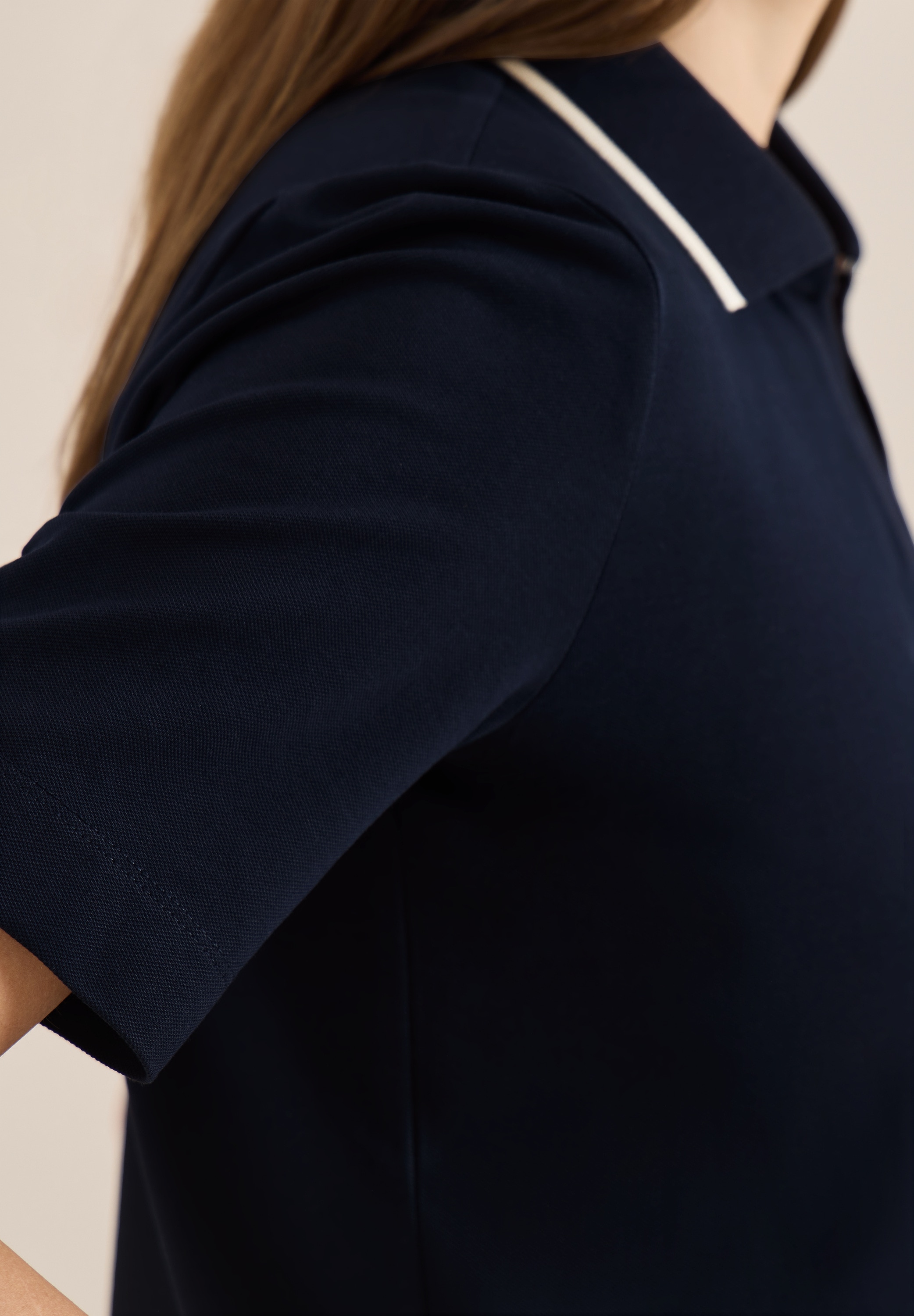 Cecil Poloshirt mit Kontrast-Streifen und V-Ausschnitt