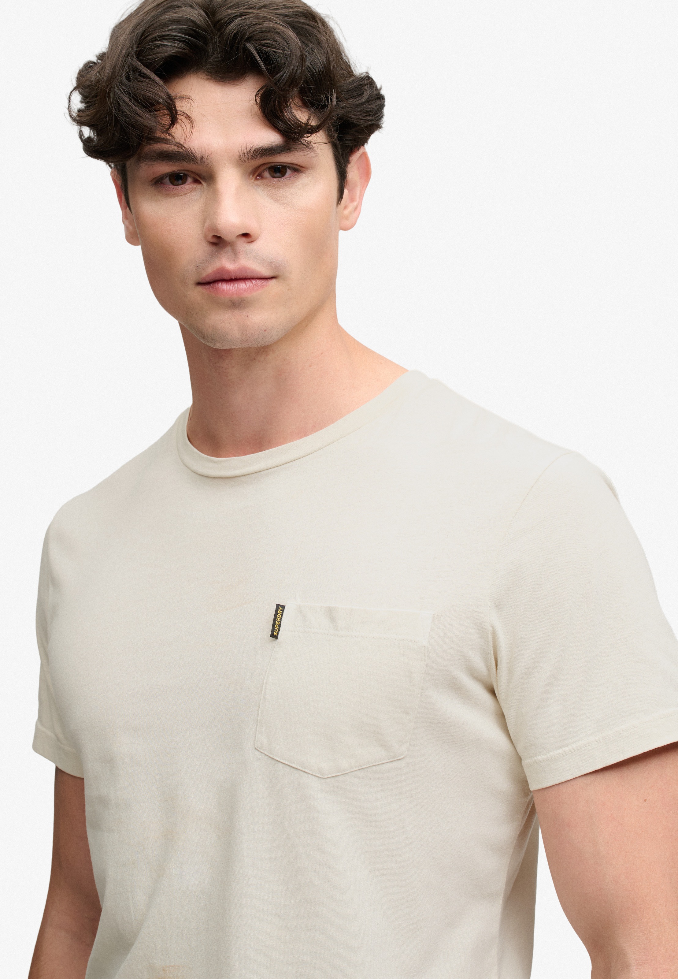 Superdry Rundhalsshirt »CLASSIC ESSENTIAL POCKET TEE« mit stylischer, aufgesetzter Brusttasche