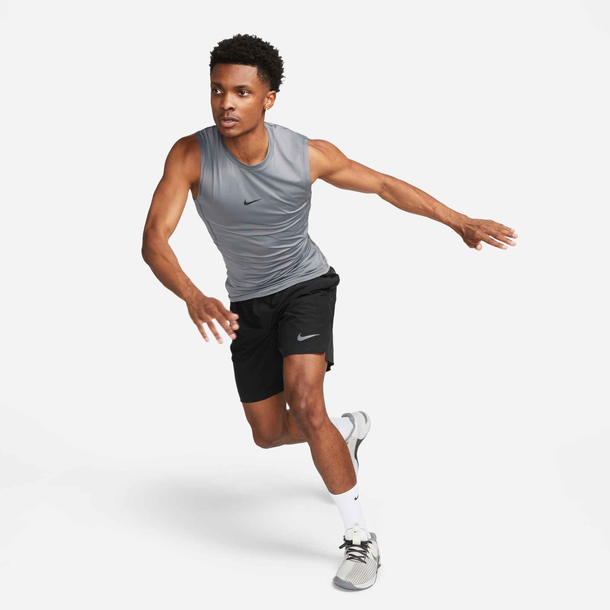 Nike Tanktop »M NP DF TOP SL TIGHT« schmal geschnitten, ärmelloses Design, mit rundem Saum