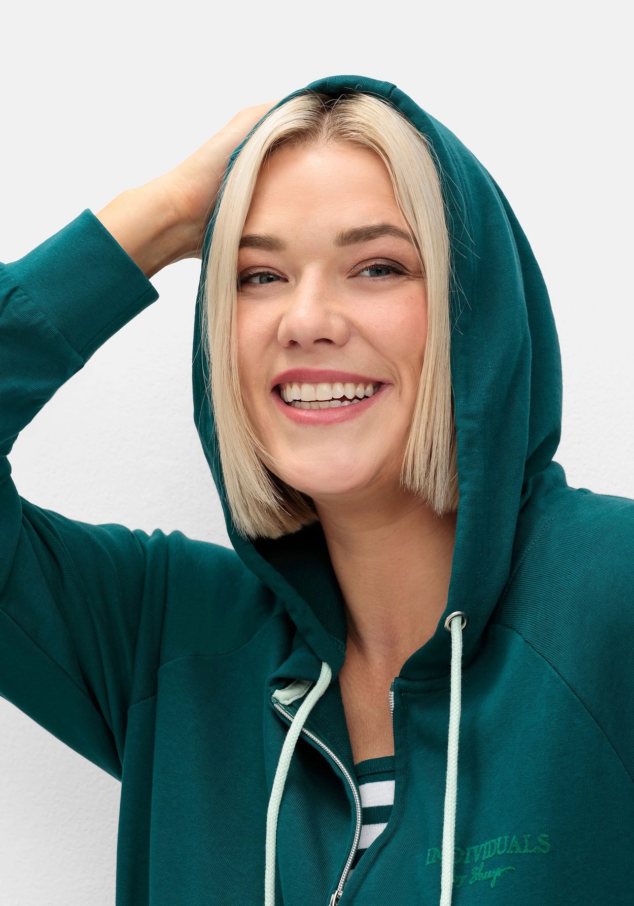 Sheego Kapuzensweatjacke »Sweatjacke mit Flockprint und Eingrifftaschen«