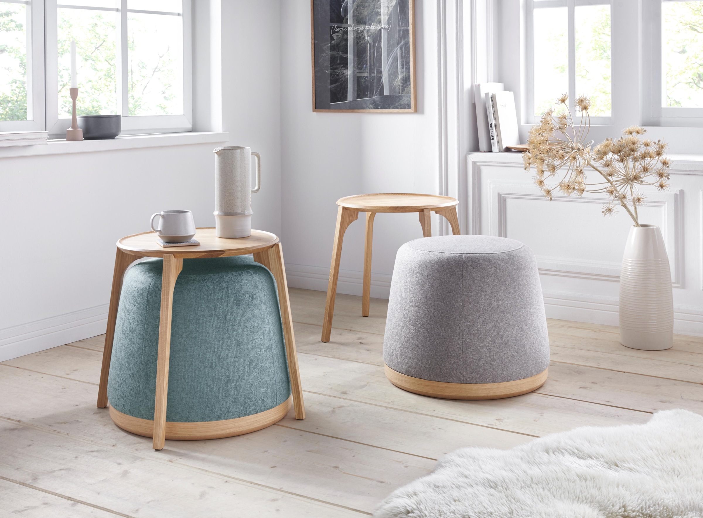 Poufs in Grün und Grau