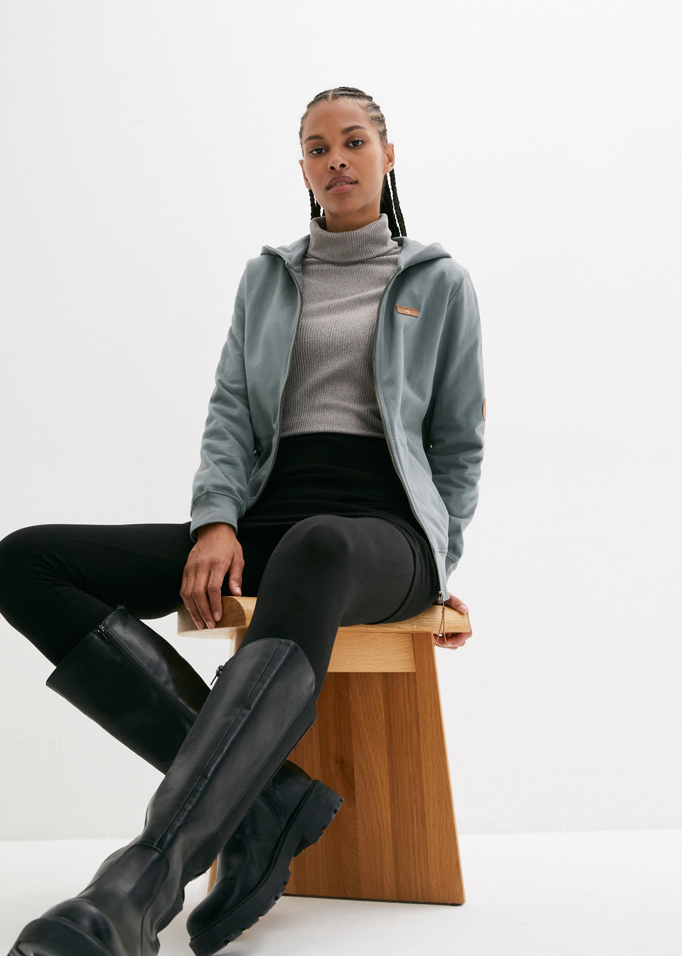 bonprix Kapuzensweatjacke mit Kapuze, mit Kängurutaschen, aus Baumwolle, mit Reißverschluss