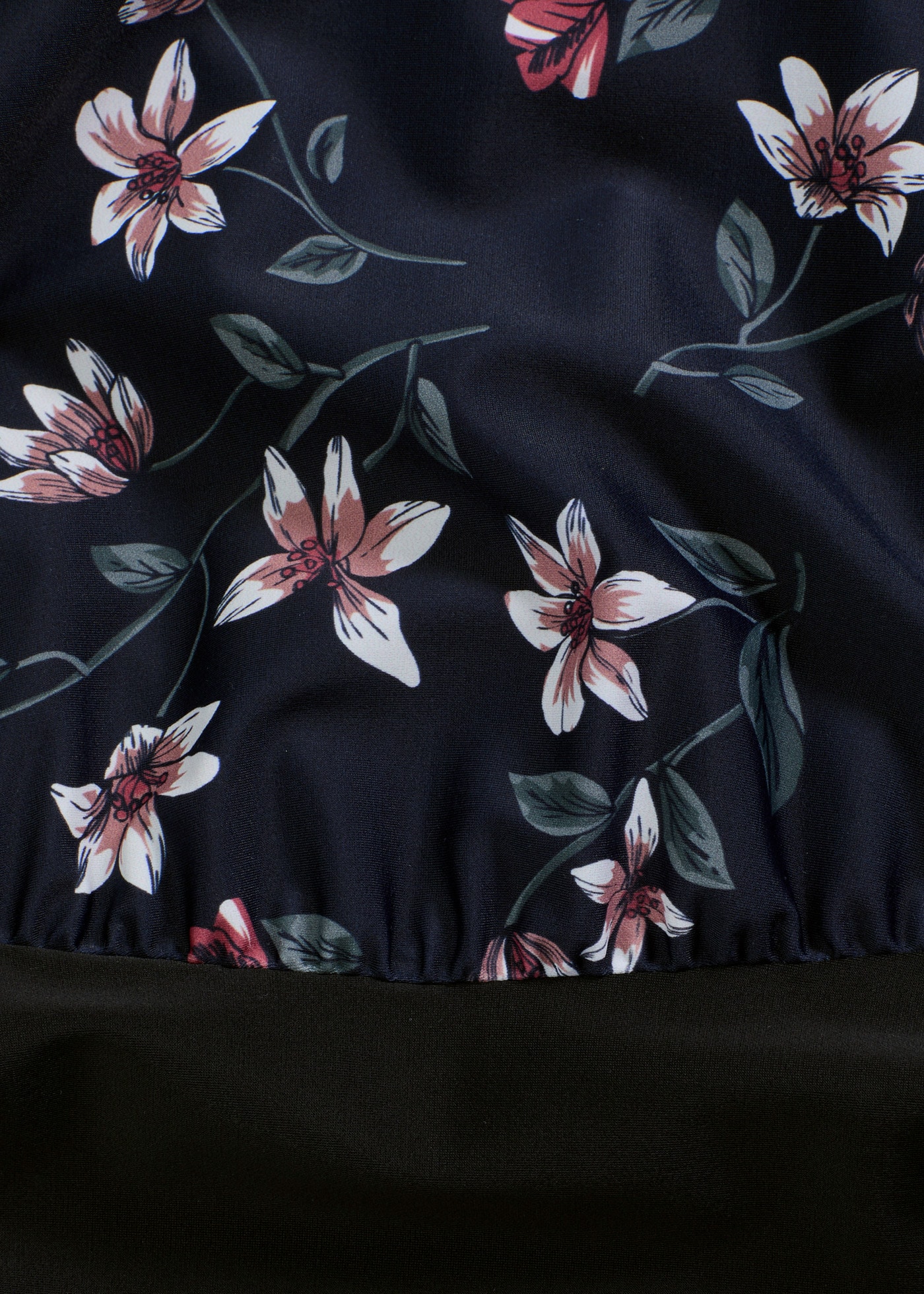 bonprix Badeanzug 1 Stk. figurumspielende Passform, mit floralem Druck, mit Elasthan-Anteil