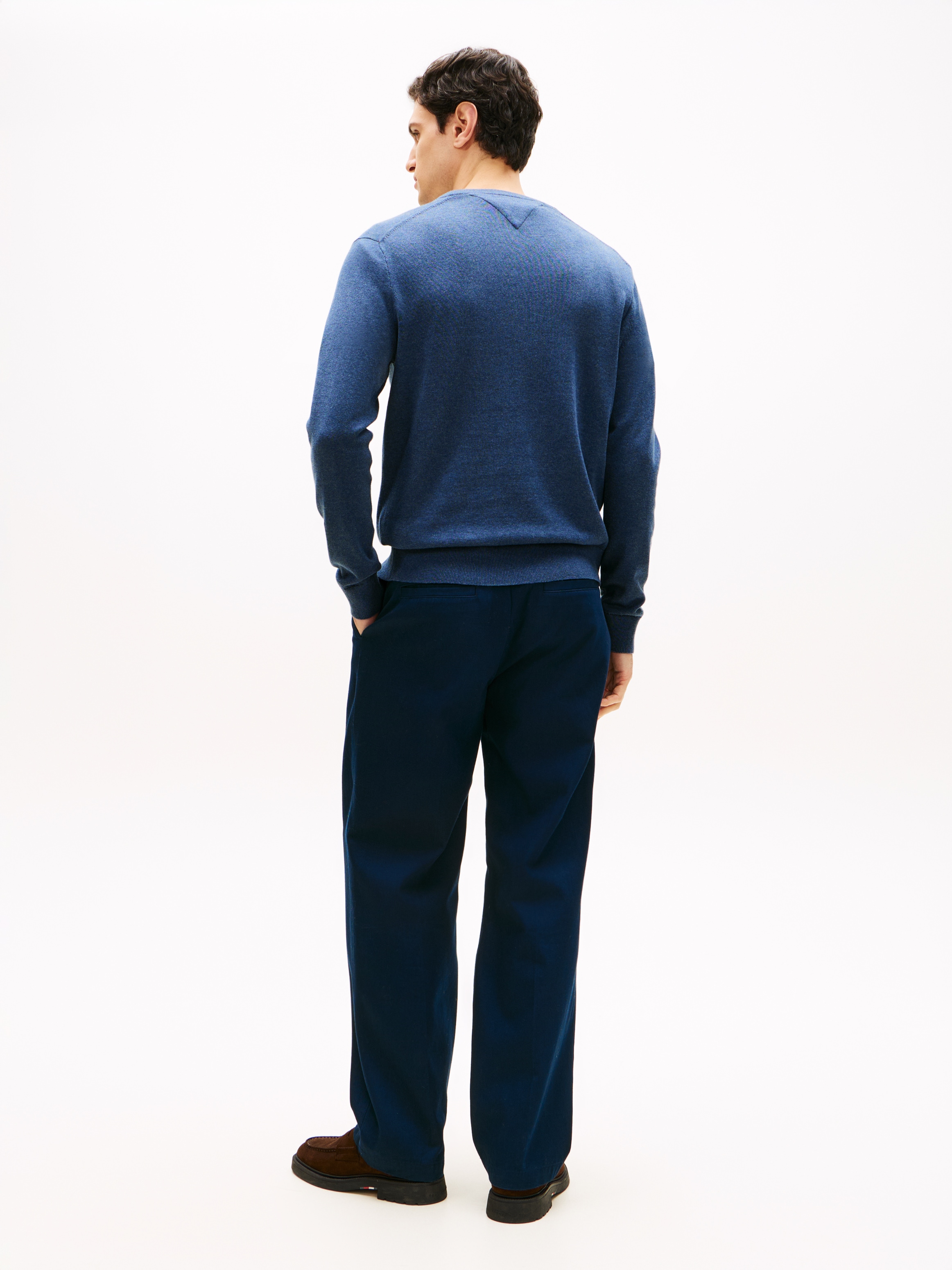 Tommy Hilfiger Strickpullover »ESSENTIAL COTTON V NECK mit V-Ausschnitt und Stickerei« unifarben, casual, regular fit, Baumwolle, V-Ausschnitt