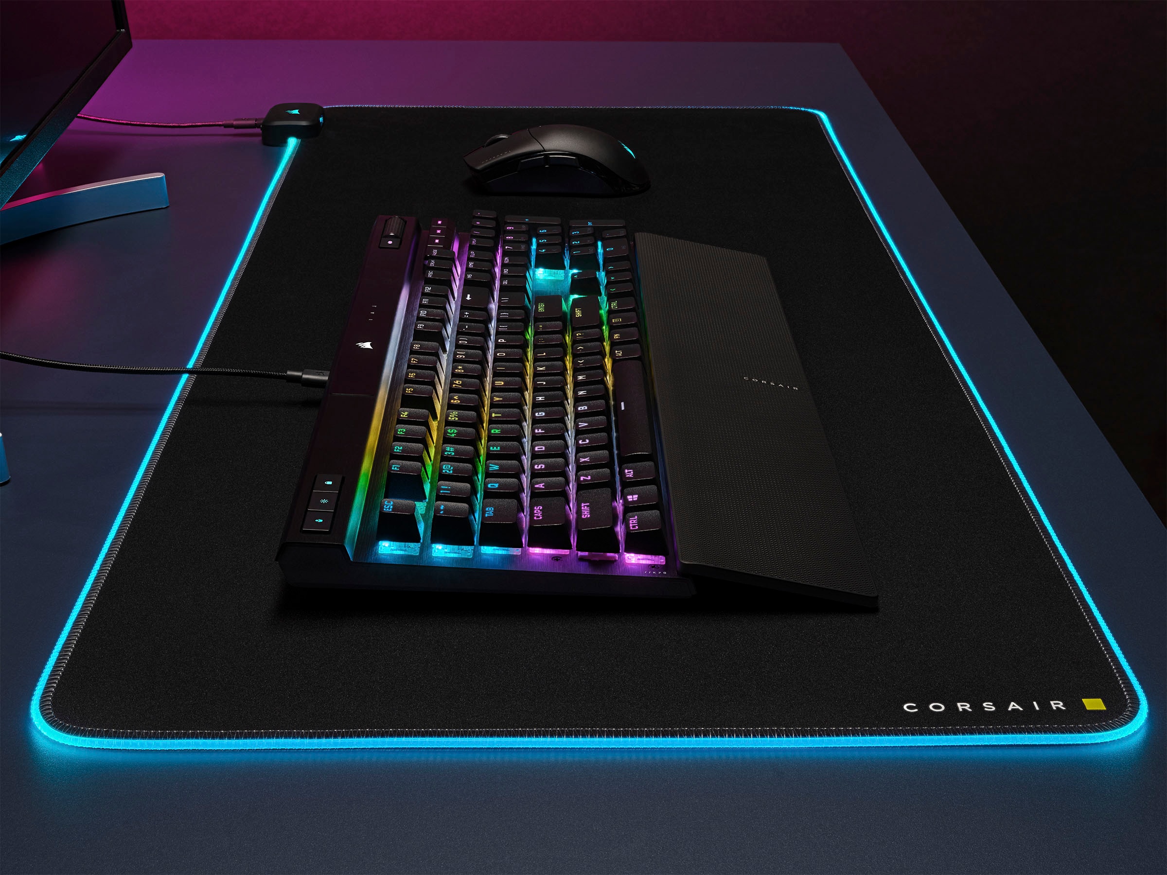 Corsair Gaming-Tastatur »K70 RGB PRO MX RED«, (Lautstärkeregler-Fn-Tasten-Multimedia-Tasten-USB-Anschluss-Ziffernblock-Windows-Sperrtaste-Handgelenkauflage)