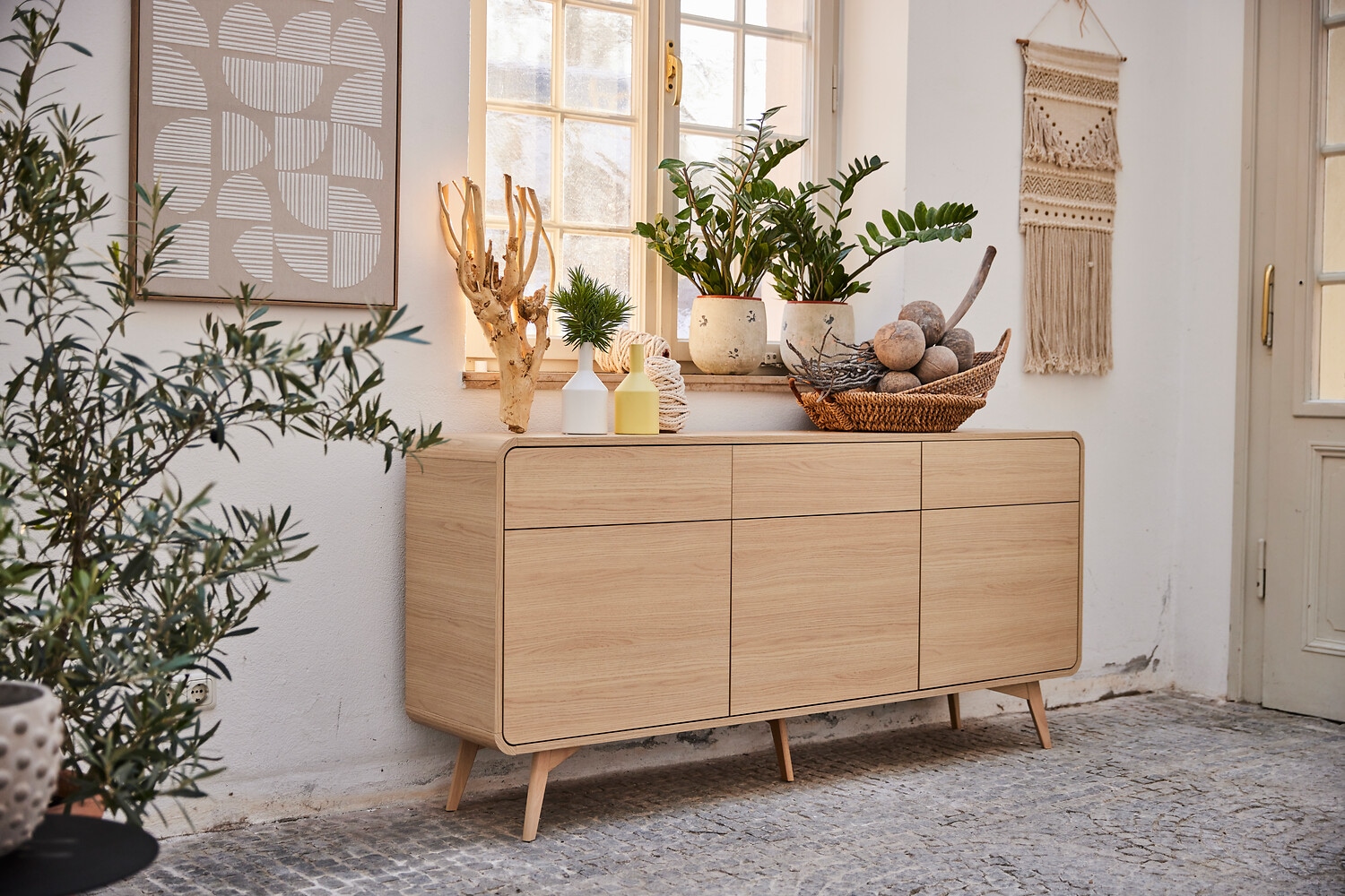 Home affaire Sideboard »Torsby, moderner Schrank, Kommode in Eiche Natur, 180 cm breit« abgerundete Ecken, ausreichend Stauraum, vielseitig einsetzbar