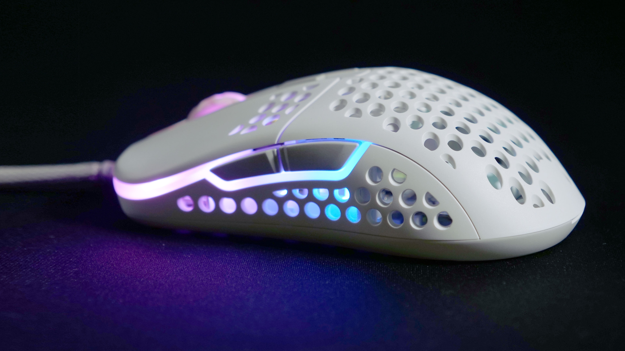 Cherry Xtrfy Gaming-Maus »M42 RGB«, kabelgebunden, ultraleichte Gaming-Maus