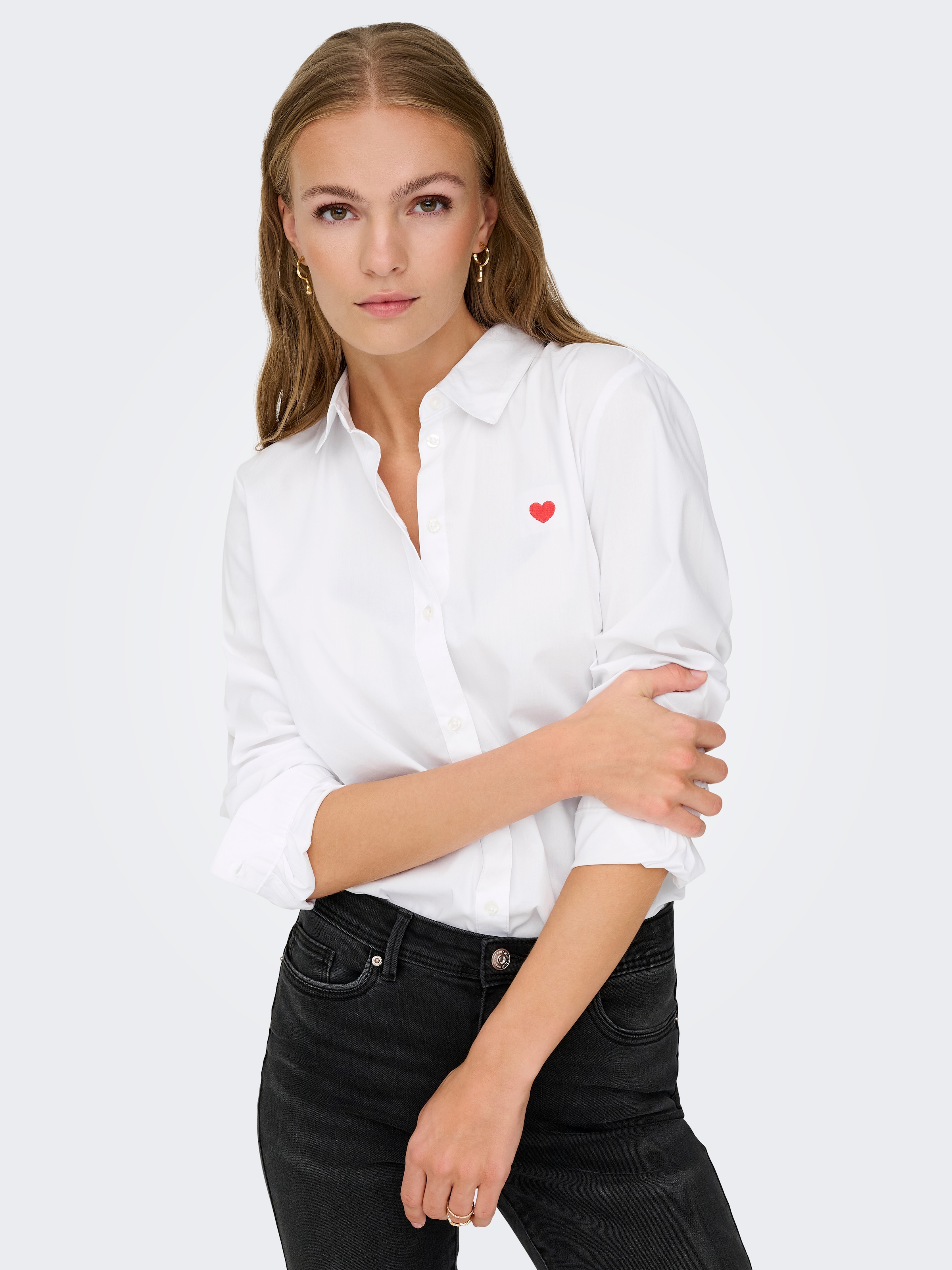 JDY Hemdbluse »JDYMIO L/S EMBROIDERY SHIRT WVN NOOS«, in klassischer Form mit kleiner Bruststickerei