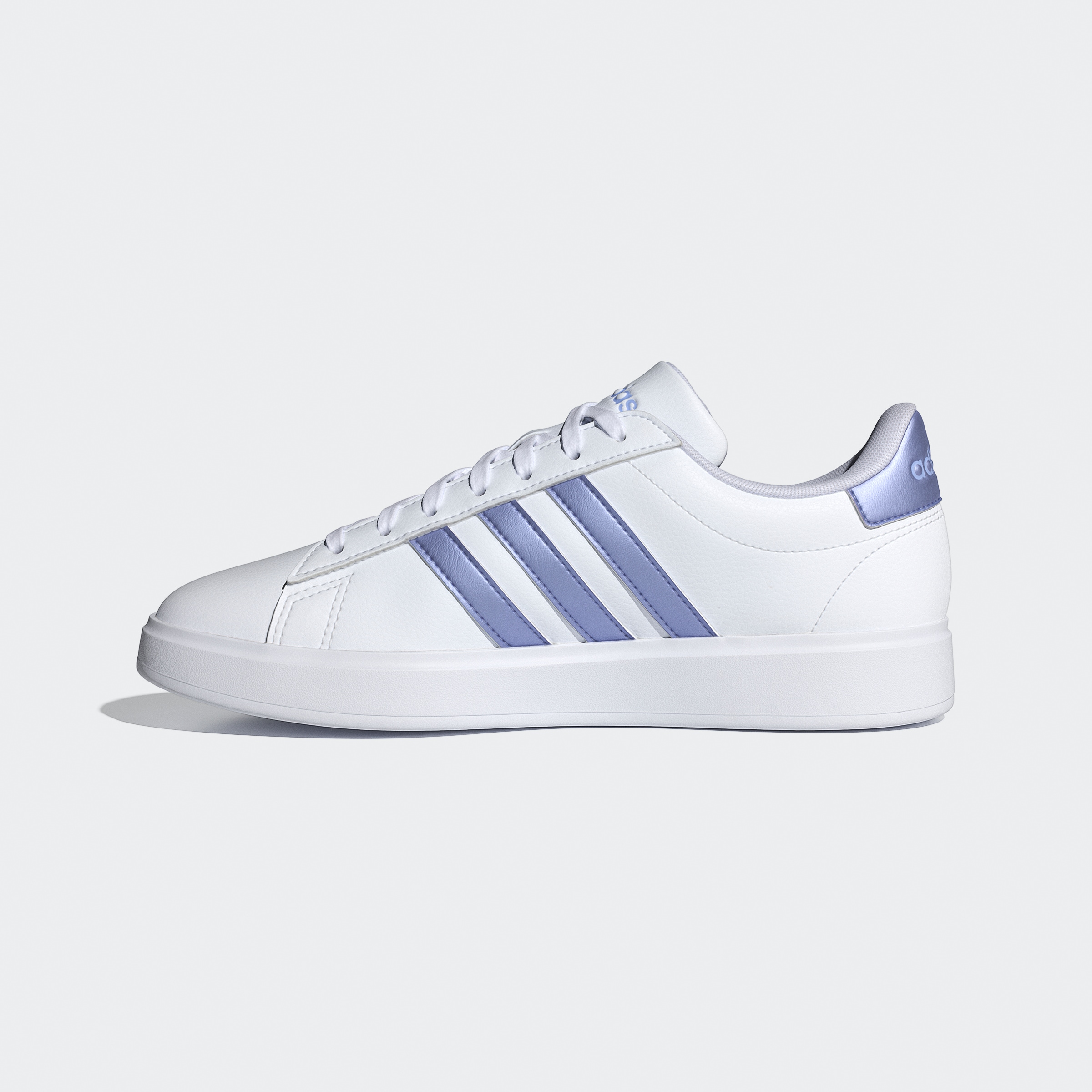 adidas Sportswear Sneaker »GRAND COURT CLOUDFOAM LIFESTYLE COURT COMFORT«, Design auf den Spuren des adidas Superstar