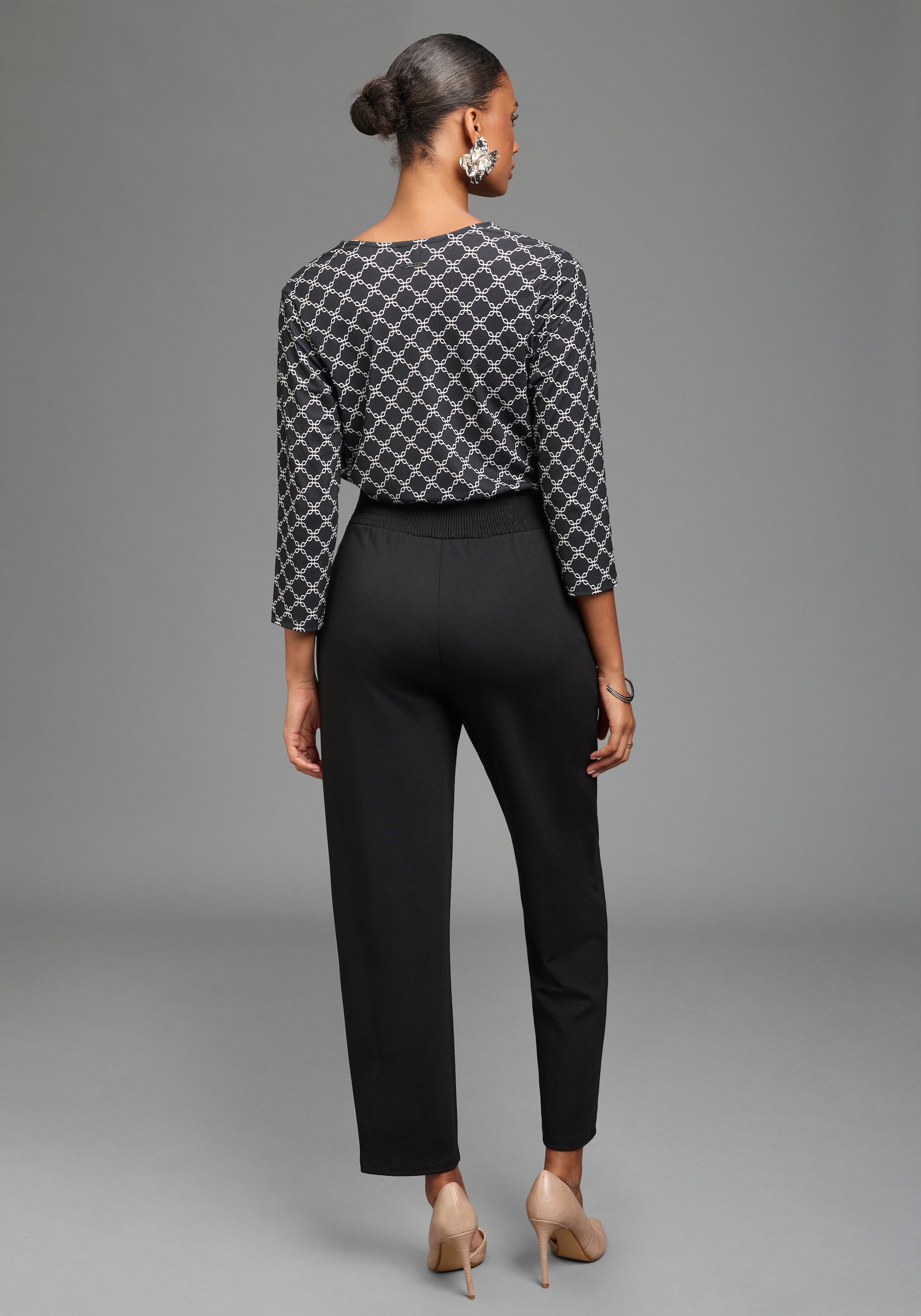 Laura Scott Jumpsuit im eleganten Stil, mit V-Ausschnitt in Wickeloptik