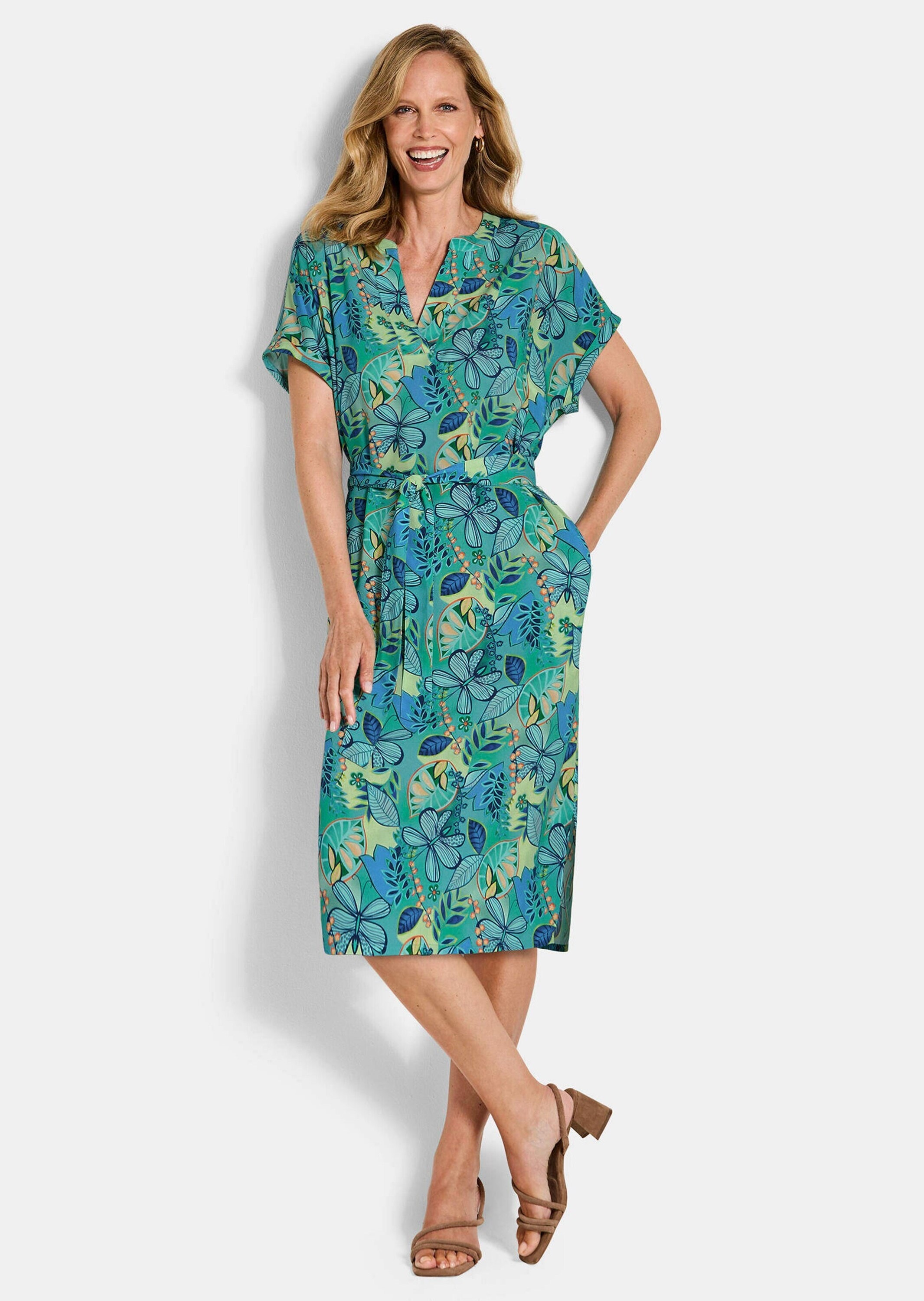 GOLDNER Sommerkleid »Kurzgröße Viskosekleid mit floralem Muster« seitliche Eingrifftschen an der Seitennaht